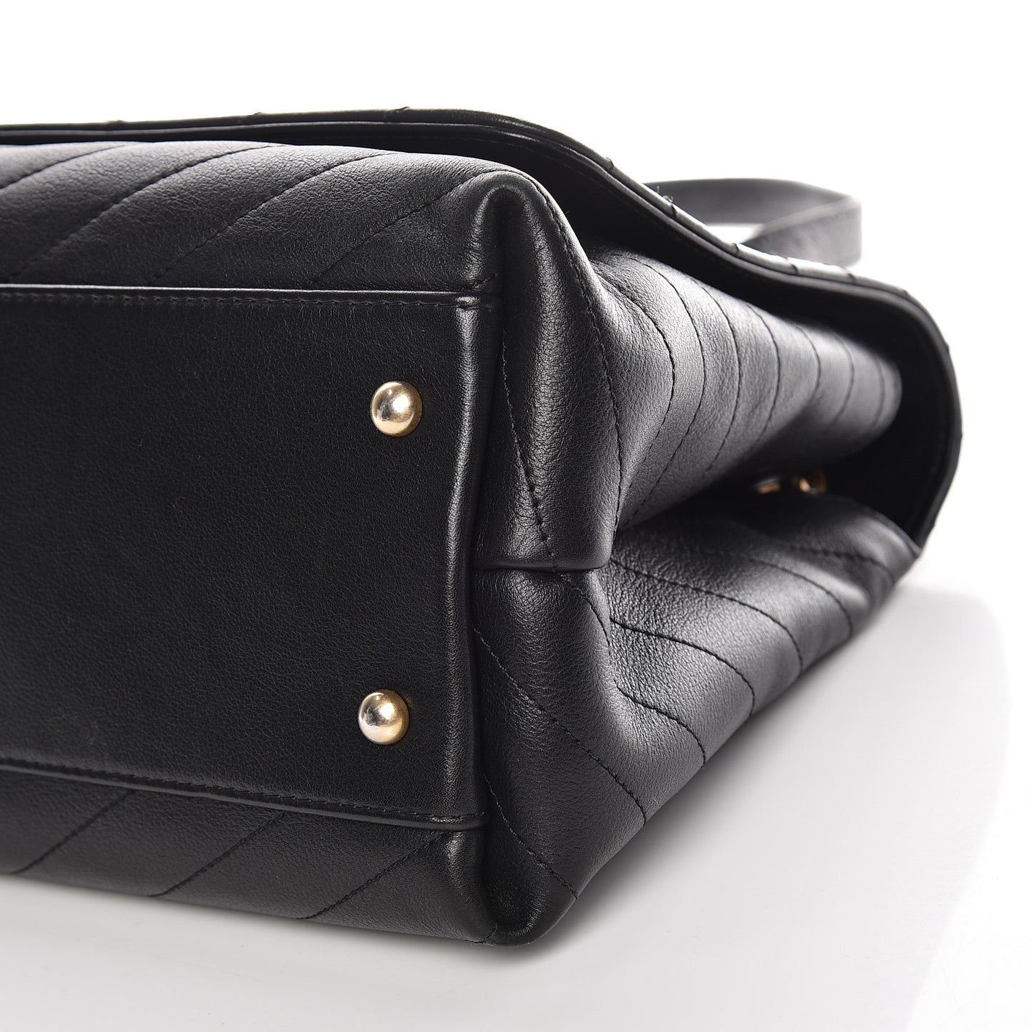 Grained Calfskin Elaphe Stitched Medium Chevron Chic Top Handle Flap Black