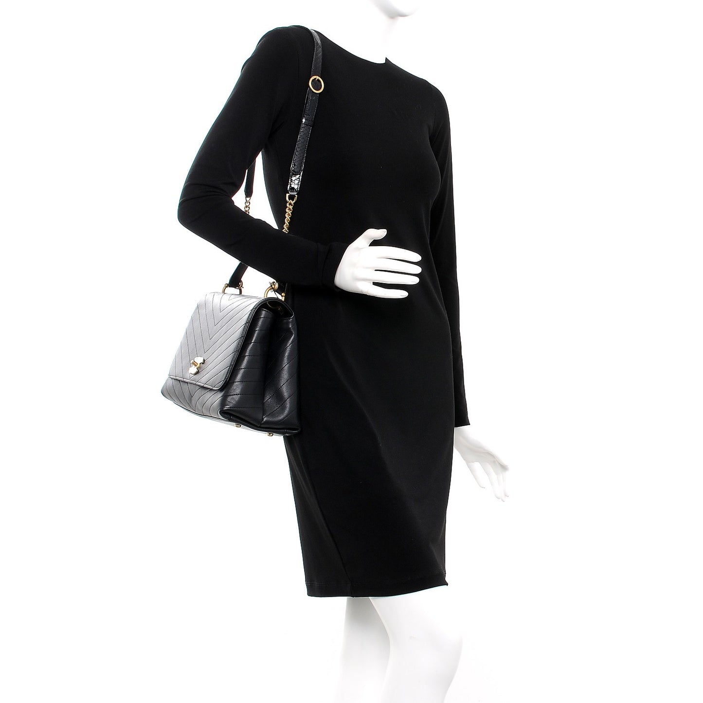 Grained Calfskin Elaphe Stitched Medium Chevron Chic Top Handle Flap Black