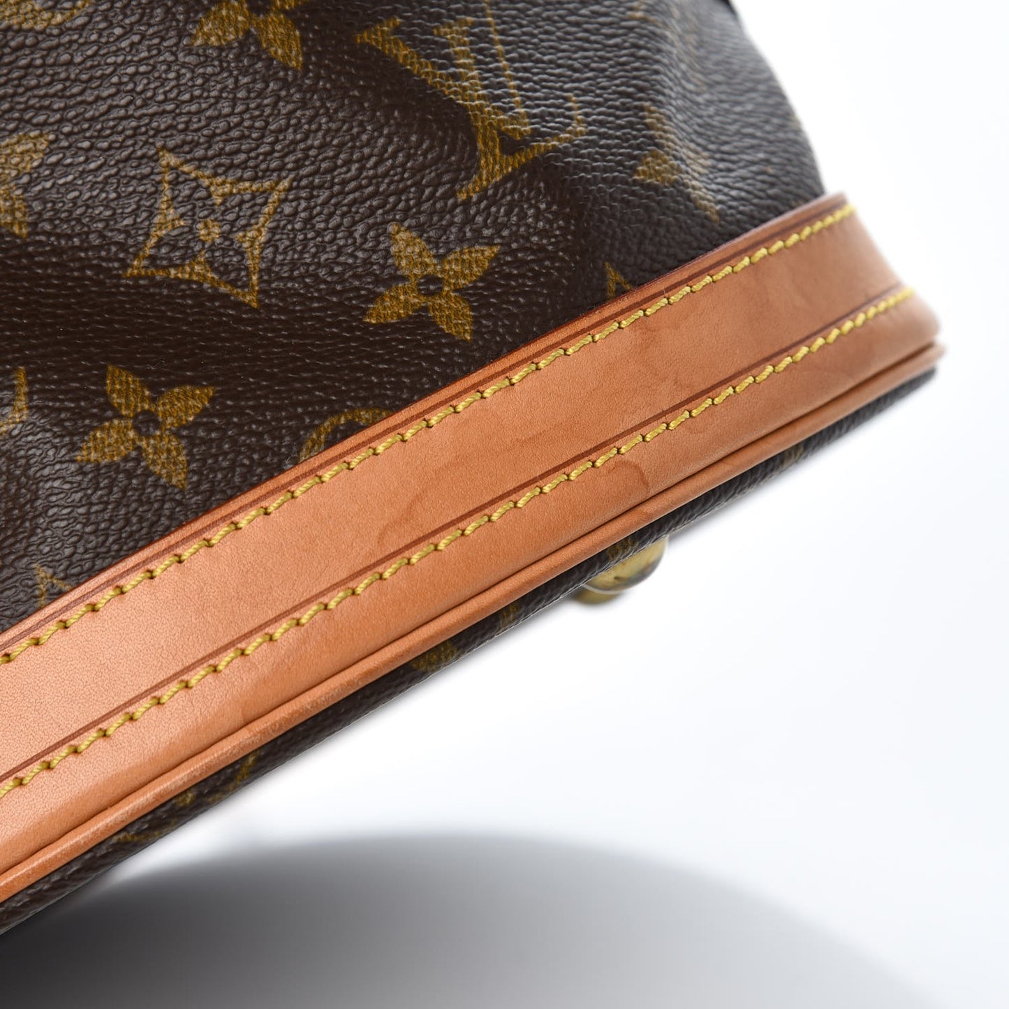 Monogram Petit Bucket 23