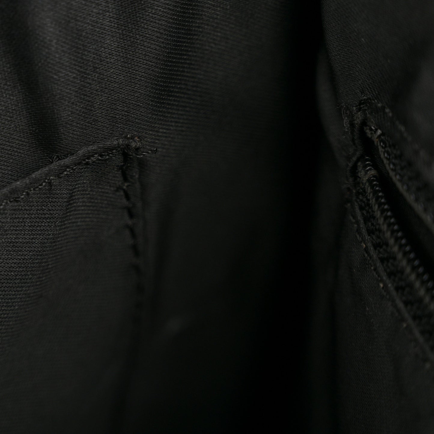 Caviar Logo Shoulder Bag Black