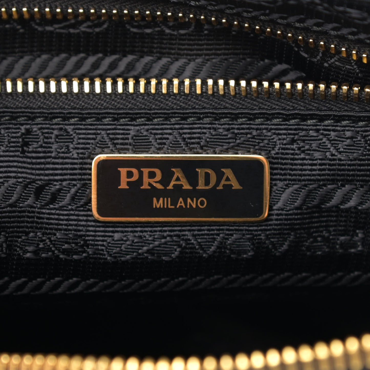 Vitello Daino Mini Camera Crossbody Black