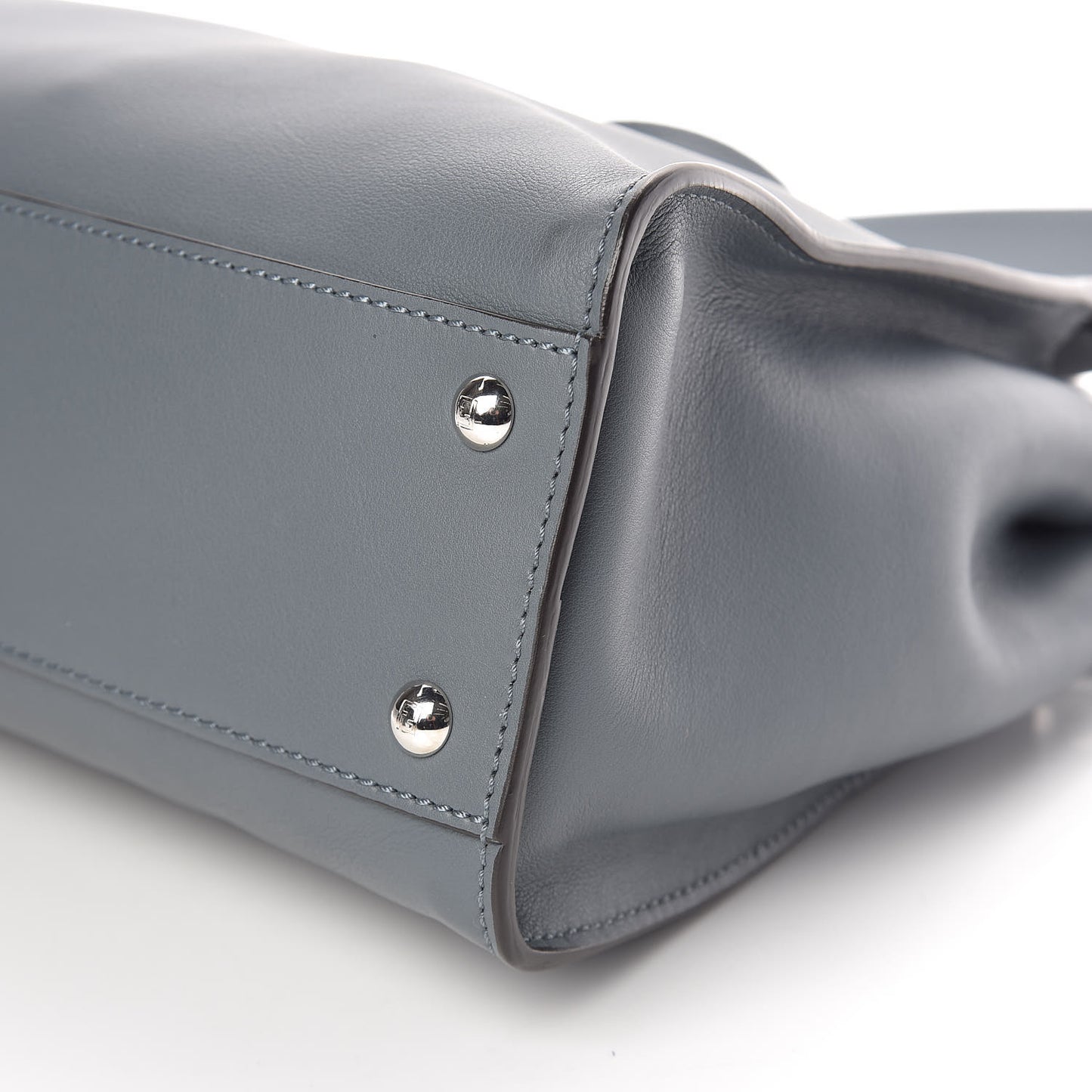Vitello Seta Shiny Nappa Medium Peekaboo Iconic Satchel Tempesta Grigio Perla