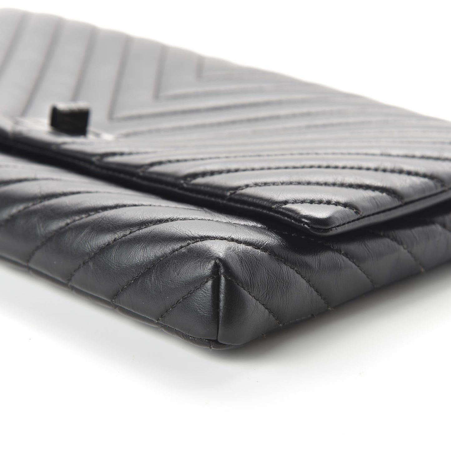 Aged Calfskin Chevron Quilted Reissue 2.55 Clutch So Black