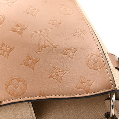 Louis Vuitton Cuir Plume Cuir Ecume Very Hobo Sesame Creme 17 of 23