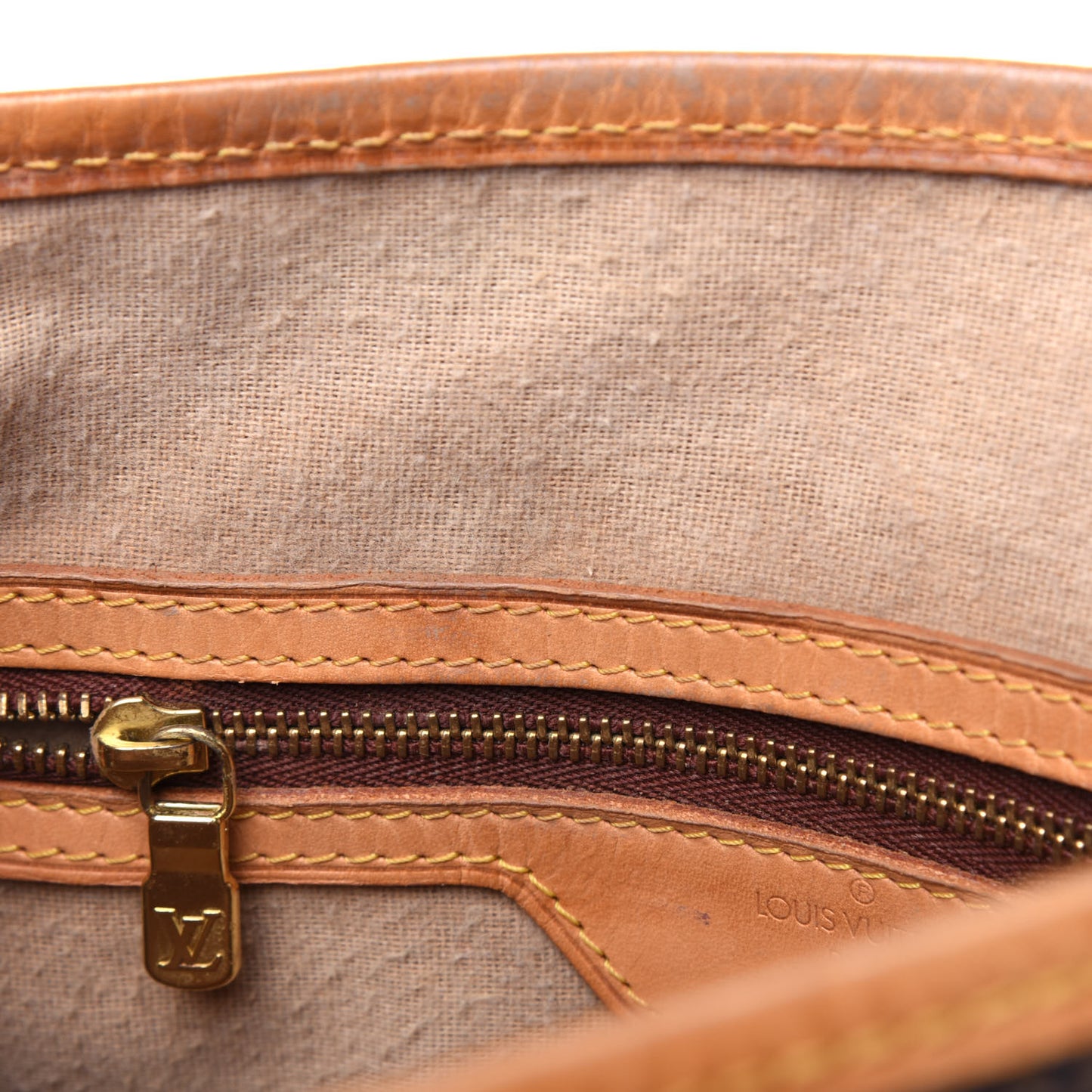 Monogram Petit Bucket 23