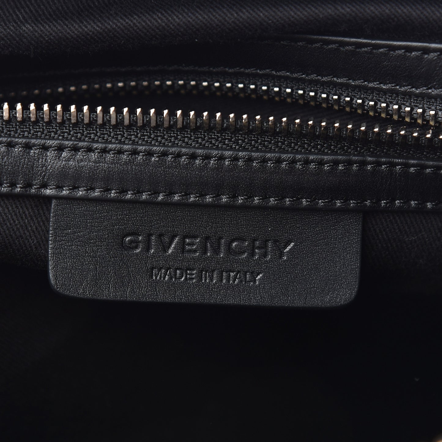 Calfskin Metal Corners Medium Antigona Black