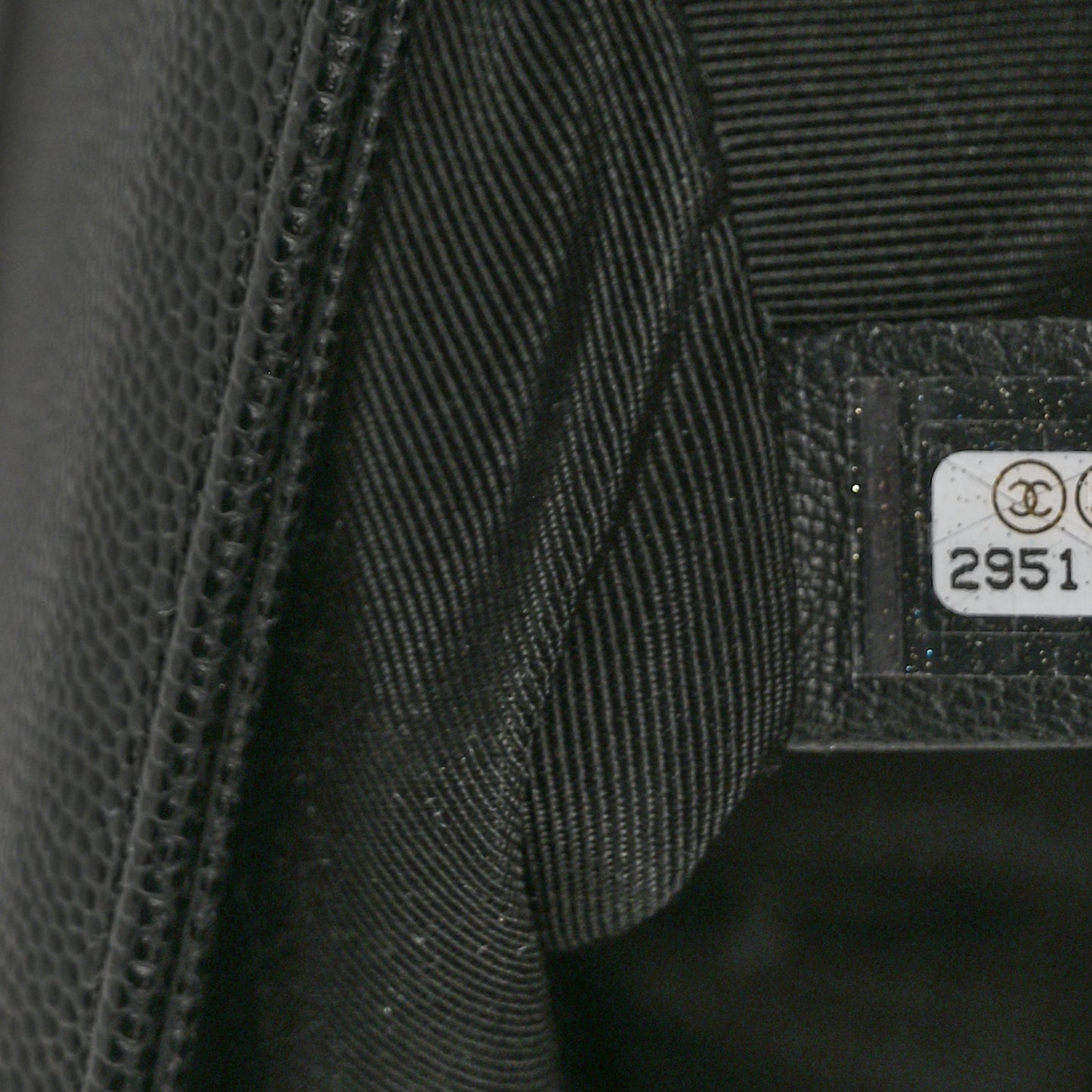 Caviar Quilted Medium Boy Flap Black
