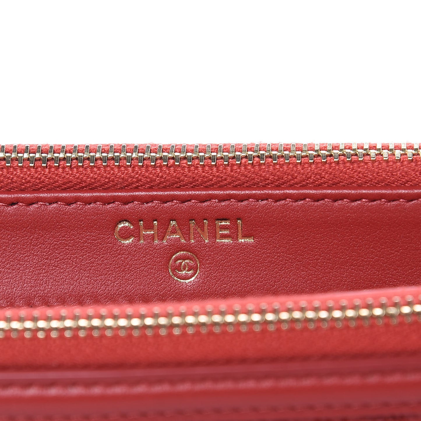 Caviar Quilted CC Filigree Clutch With Chain Red