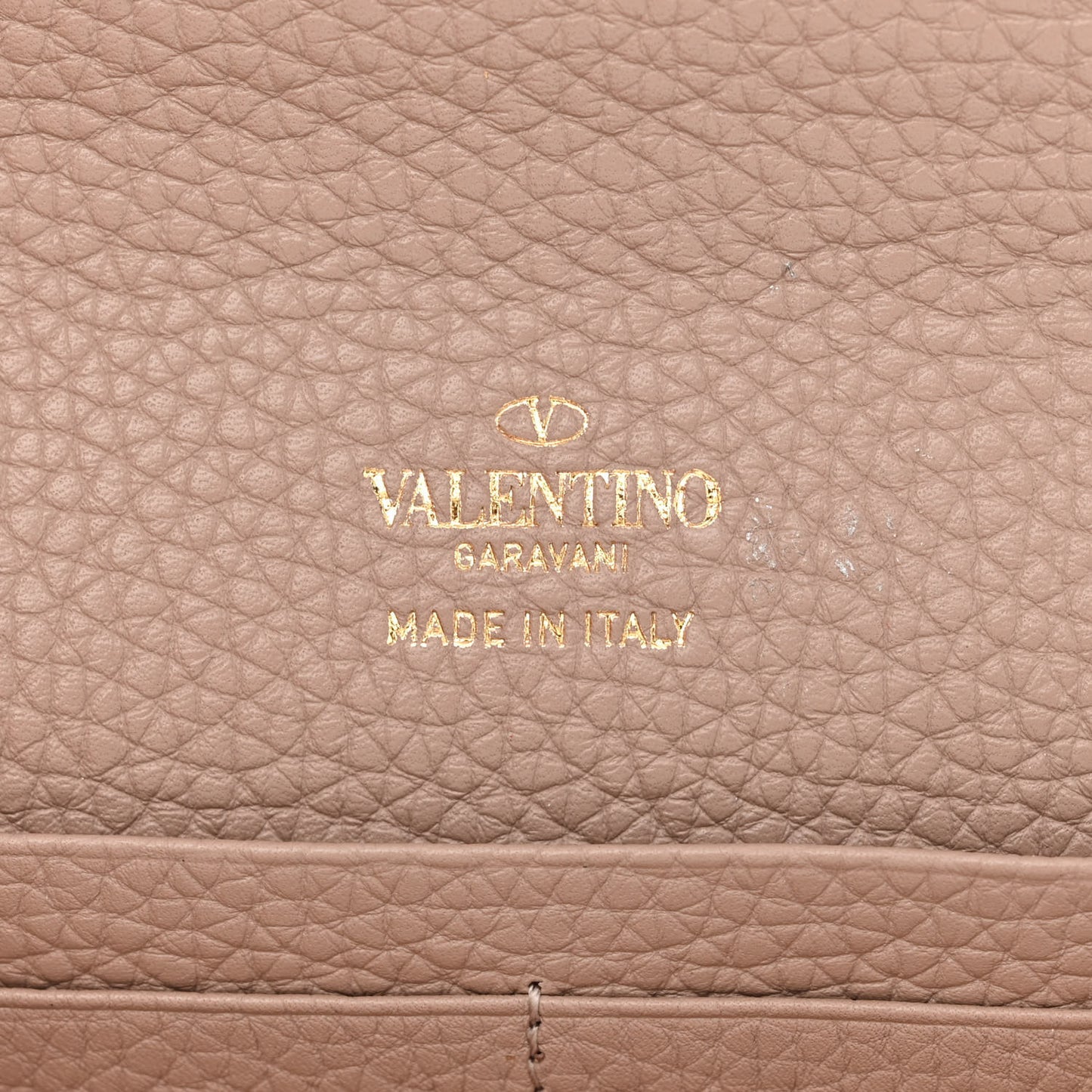 Pebbled Calfskin Rockstud Flip Lock Wallet On Chain Poudre