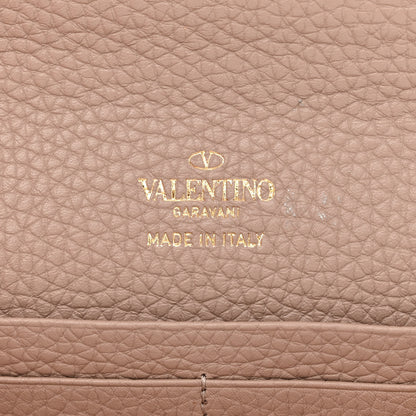 Valentino Garavani Pebbled Calfskin Rockstud Flip Lock Wallet On Chain Poudre 6 of 9