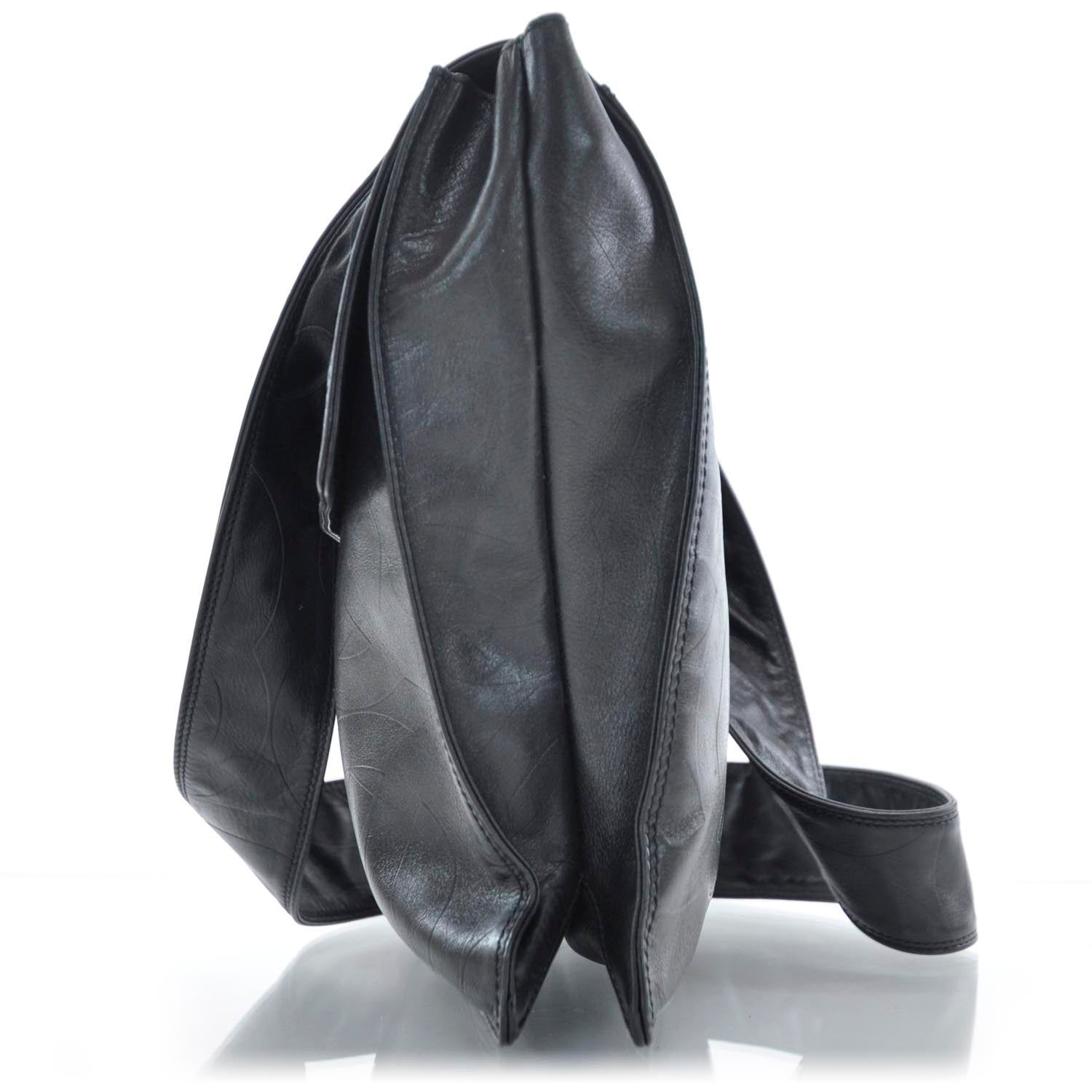 Chanel Lambskin CC Messenger Black 4 of 9