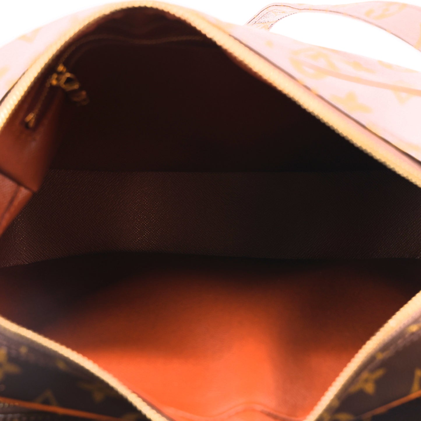 Monogram Nil 28