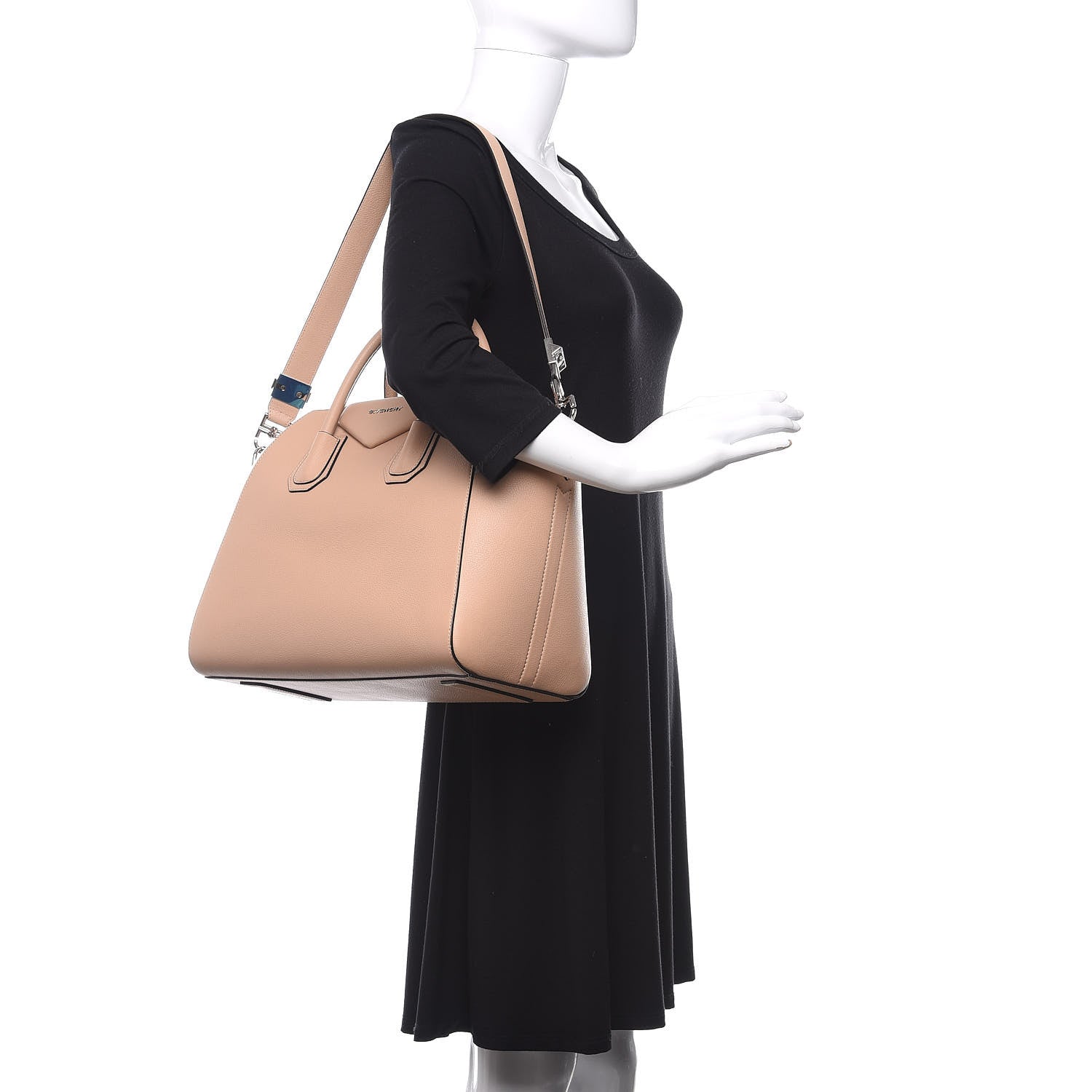 Givenchy Sugar Goatskin Medium Antigona Nude 2 of 11
