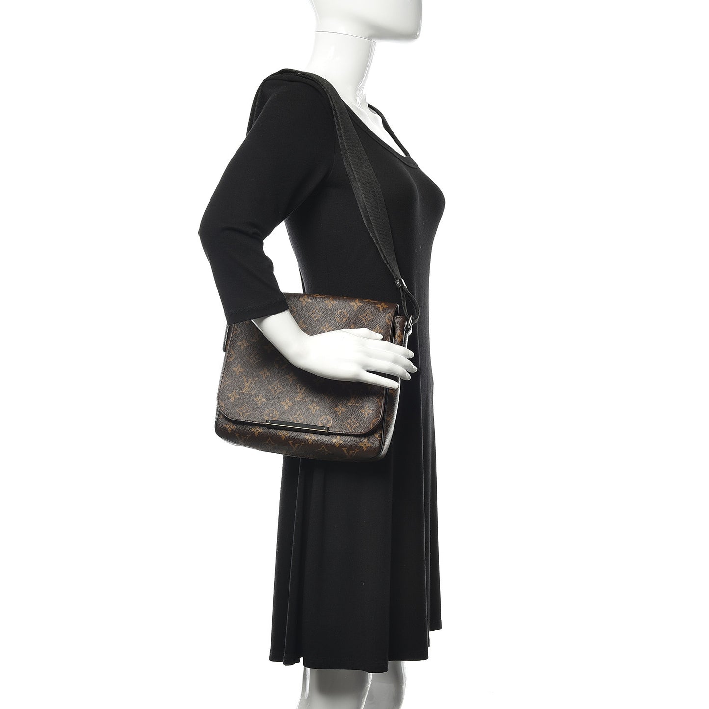 Monogram Macassar District PM