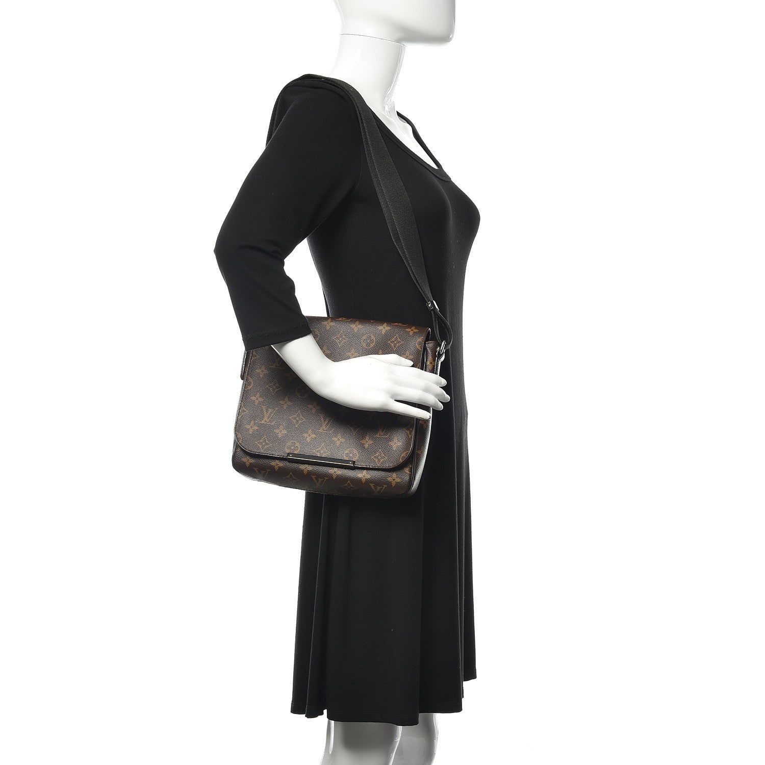 Louis Vuitton Monogram Macassar District PM 2 of 9