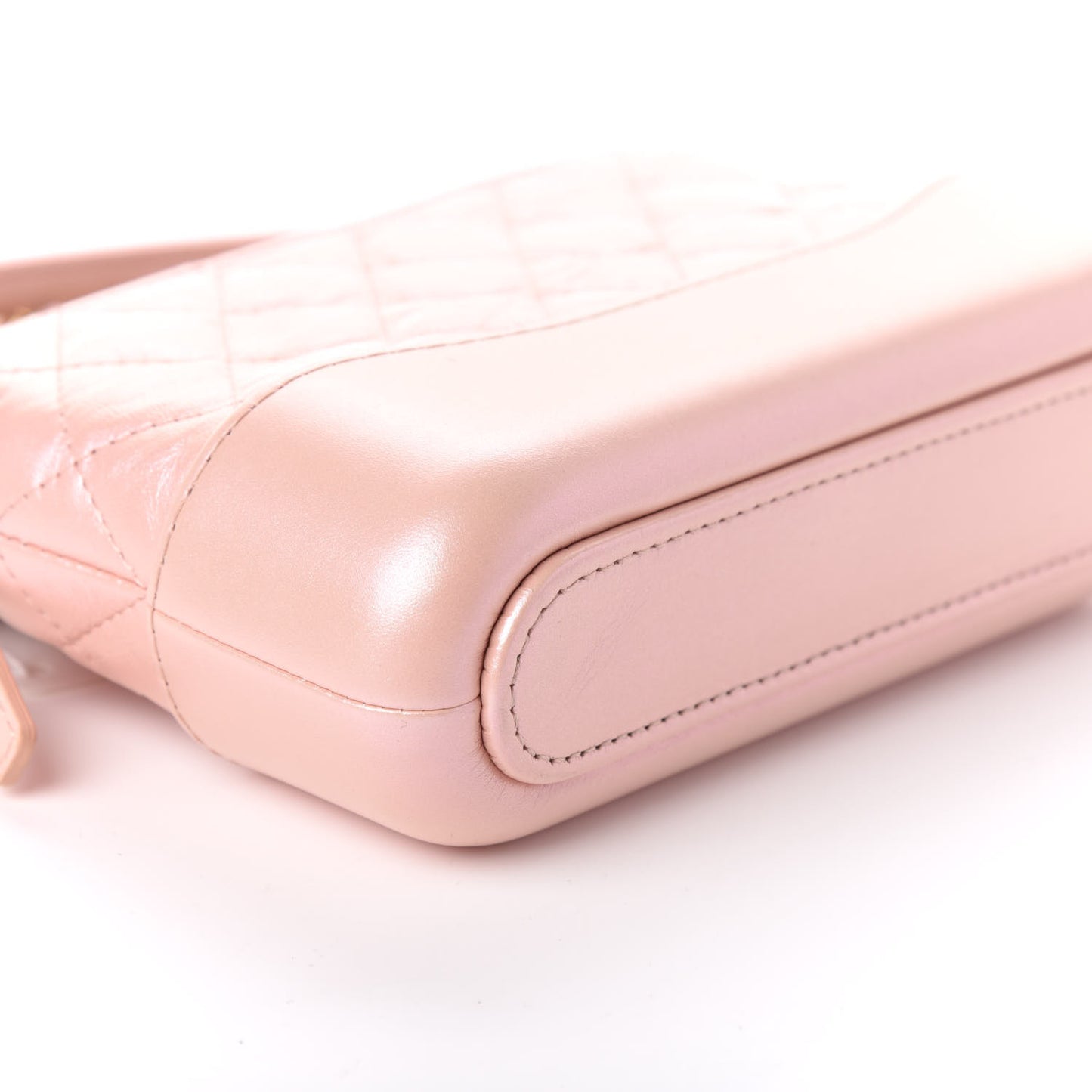 Iridescent Lambskin Calfskin Quilted Small Gabrielle Clutch With Chain Light Pink