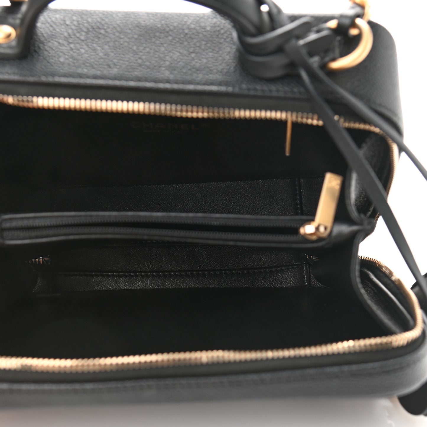Caviar Quilted Medium CC Filigree Vanity Case Black