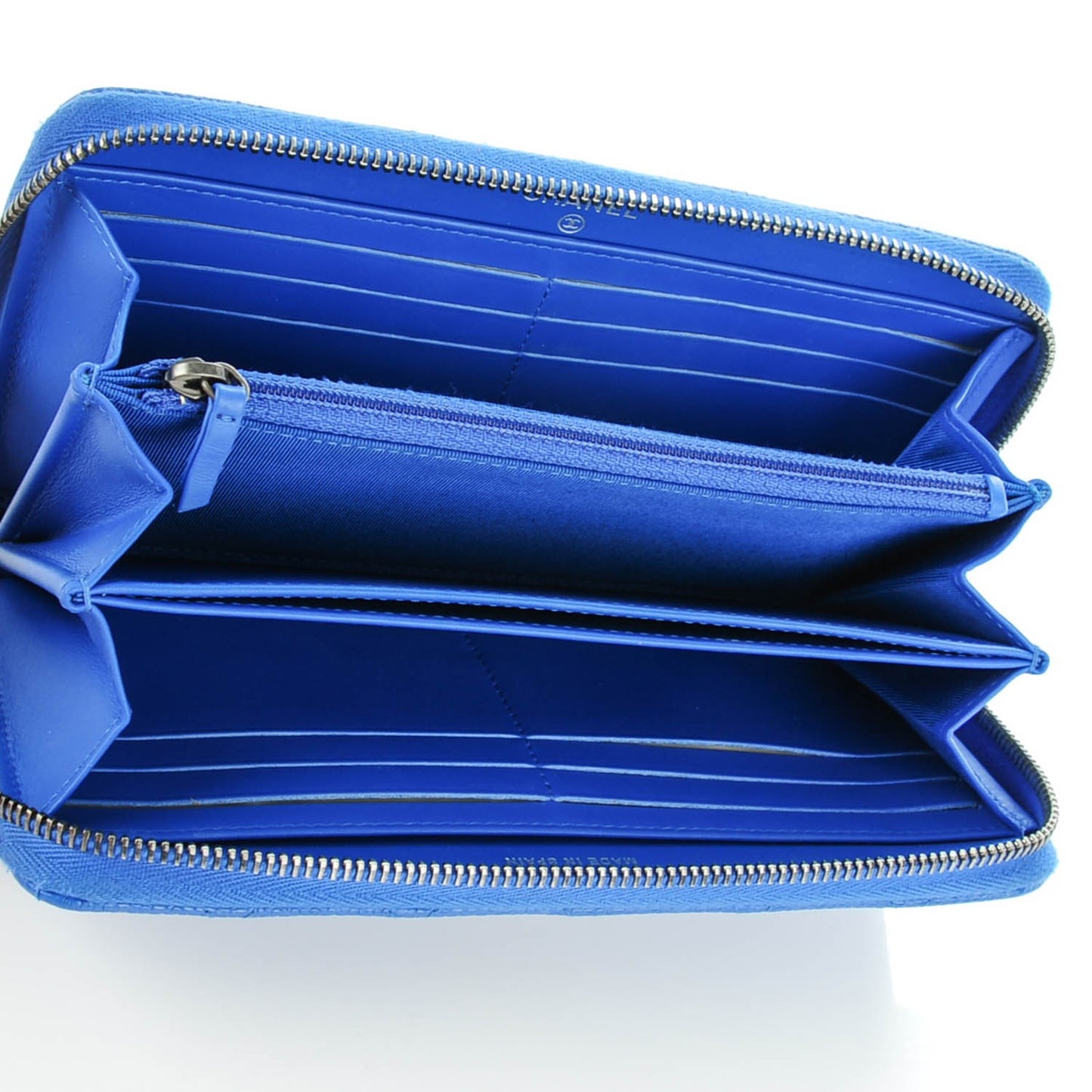 Caviar Quilted Large Zipped Wallet Blue