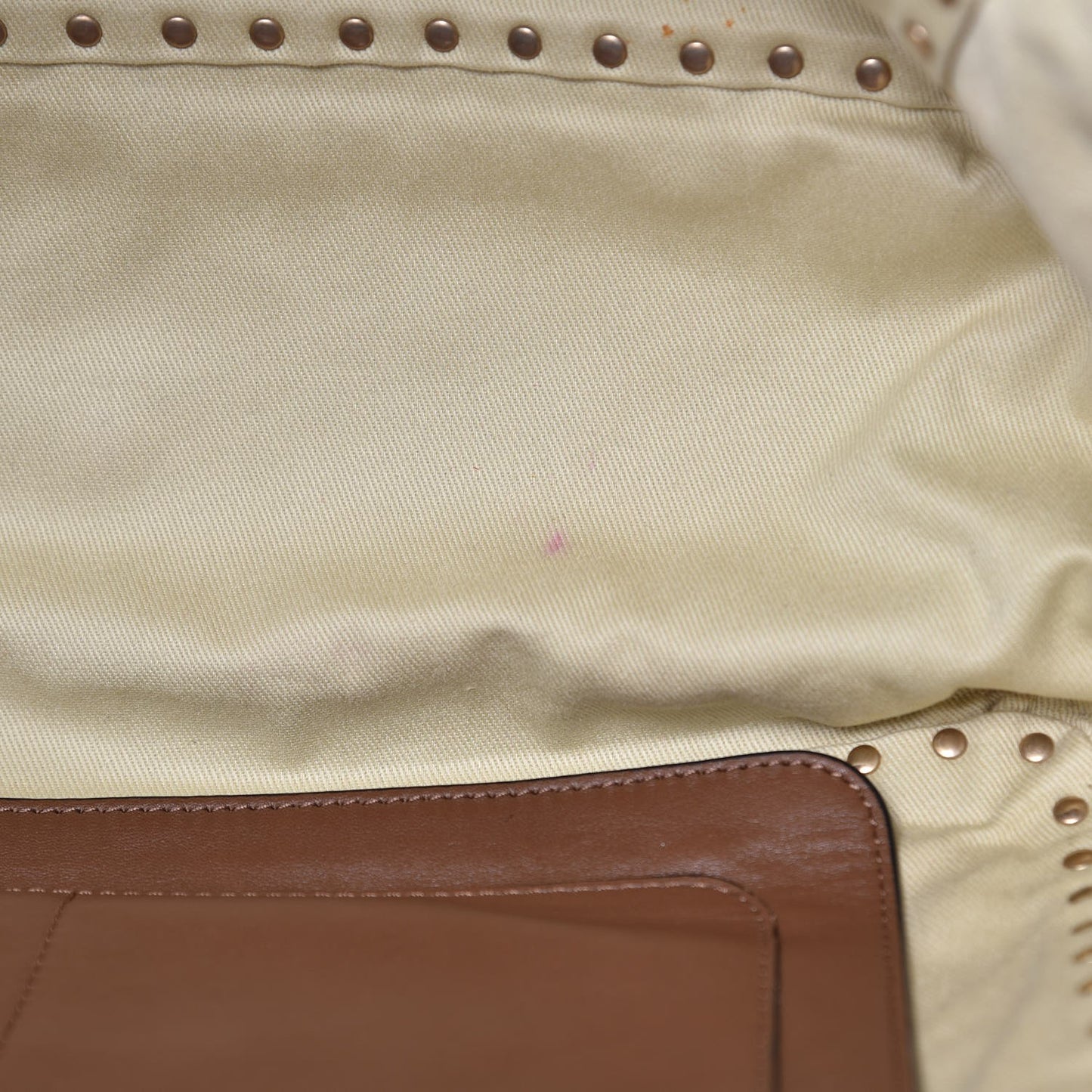 Vitello Medium Rockstud Tote Dark Noisette