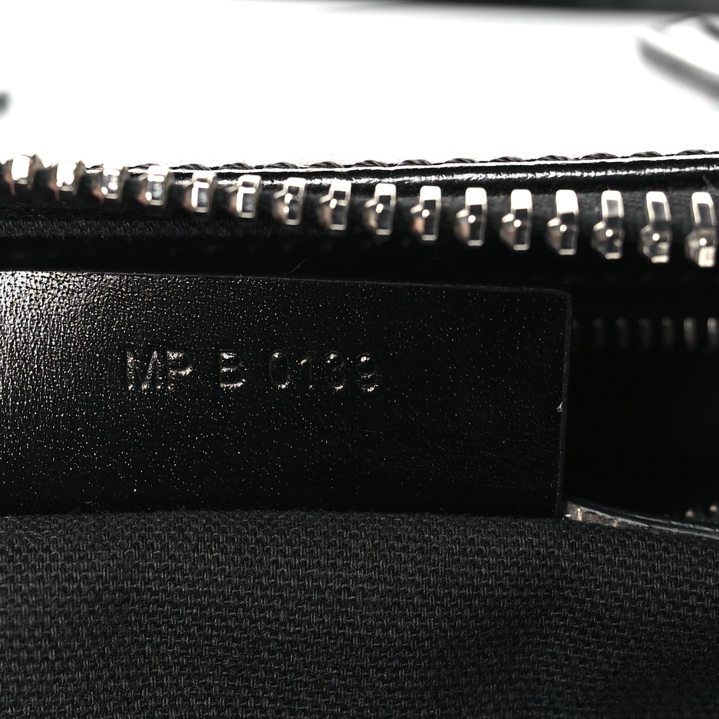 Shiny Lord Calfskin Medium Antigona Black