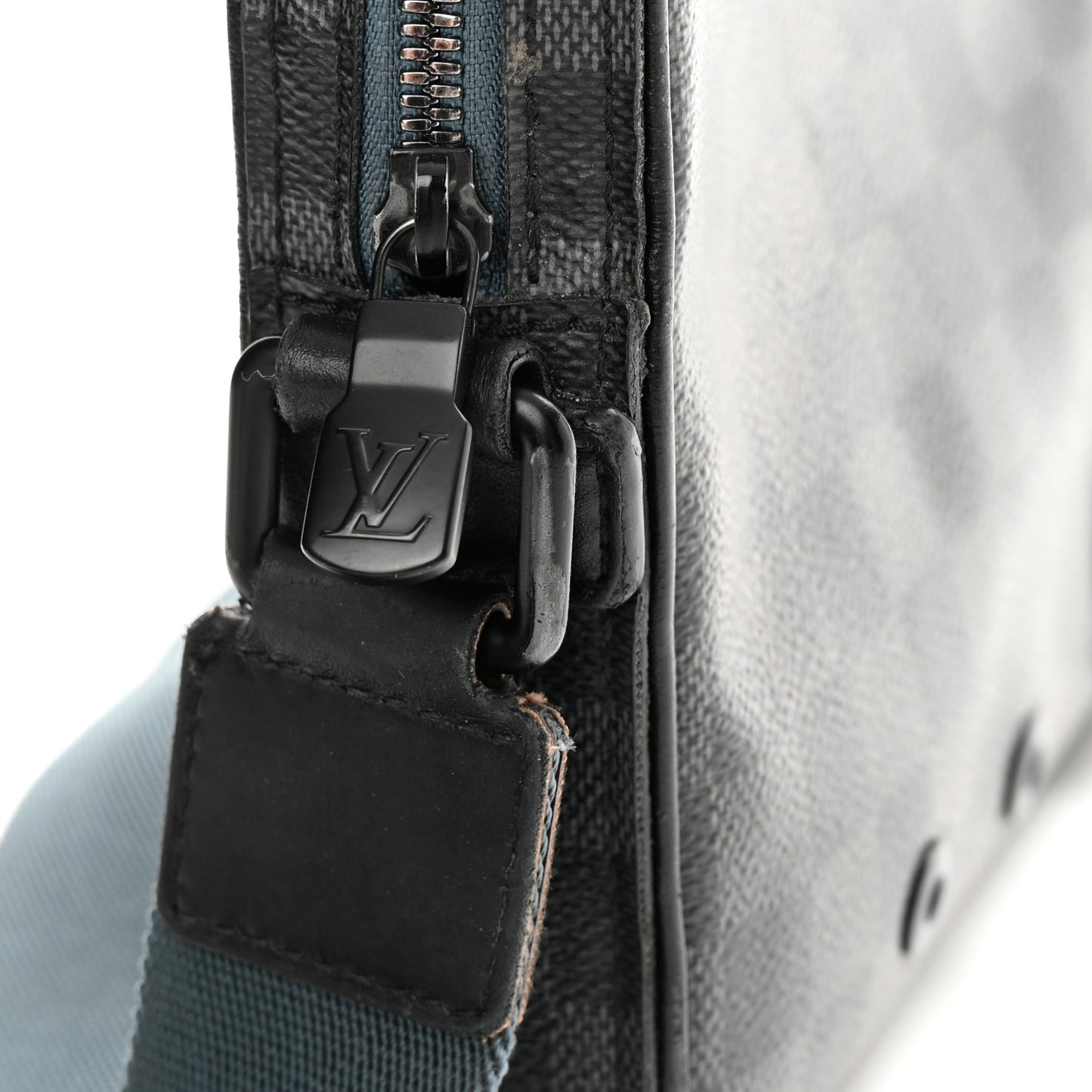 Damier Graphite Alpha Messenger Bag