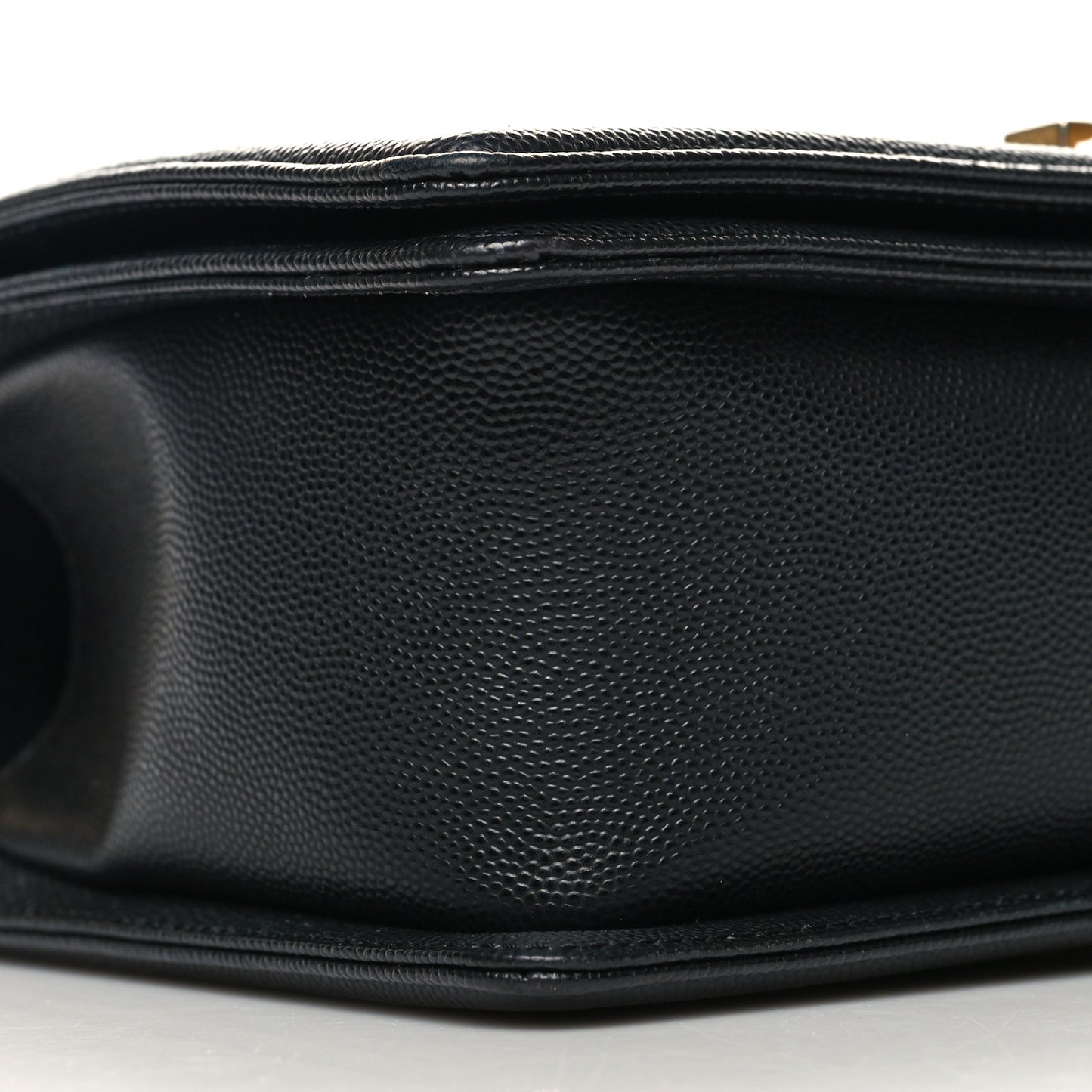 Caviar Quilted Medium Boy Flap Black