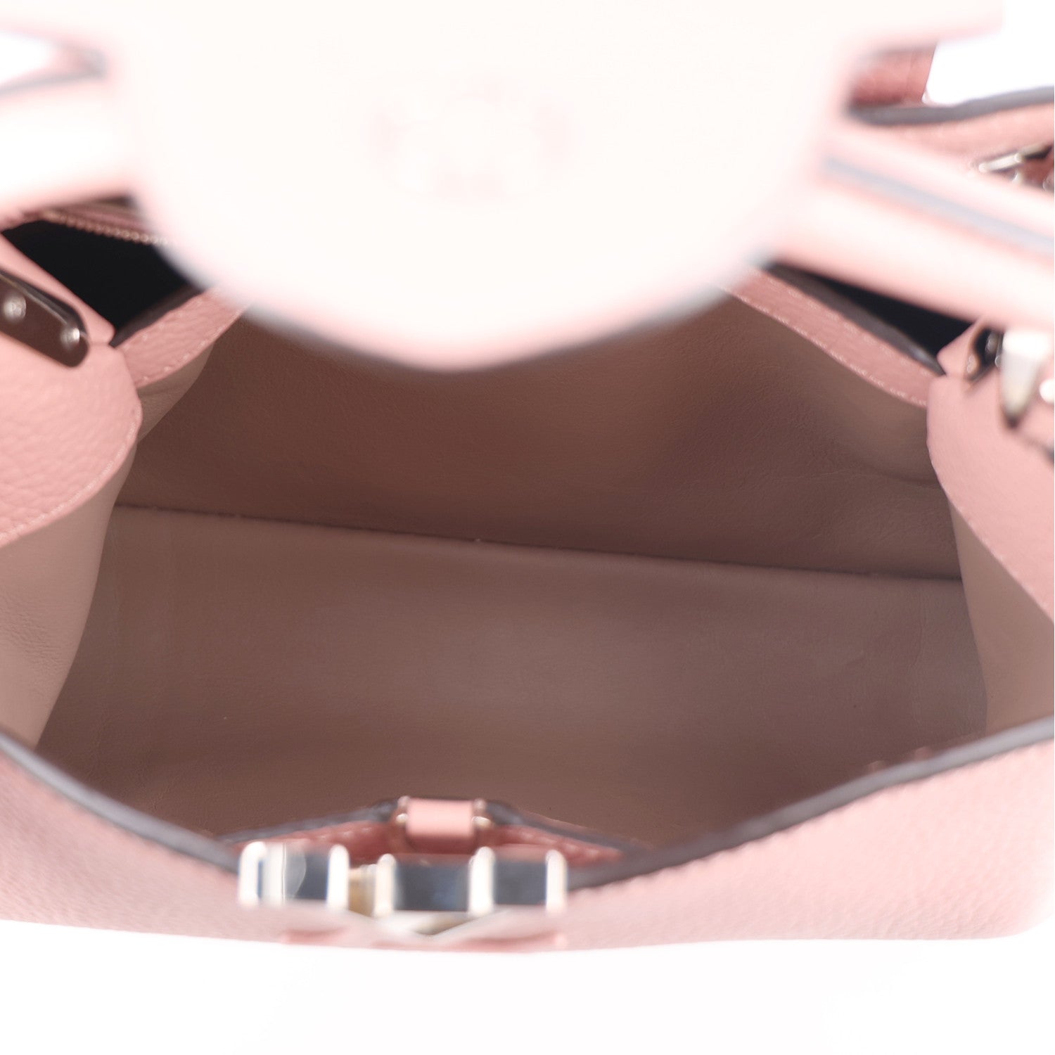 Louis Vuitton Taurillon Capucines BB Magnolia 5 of 9