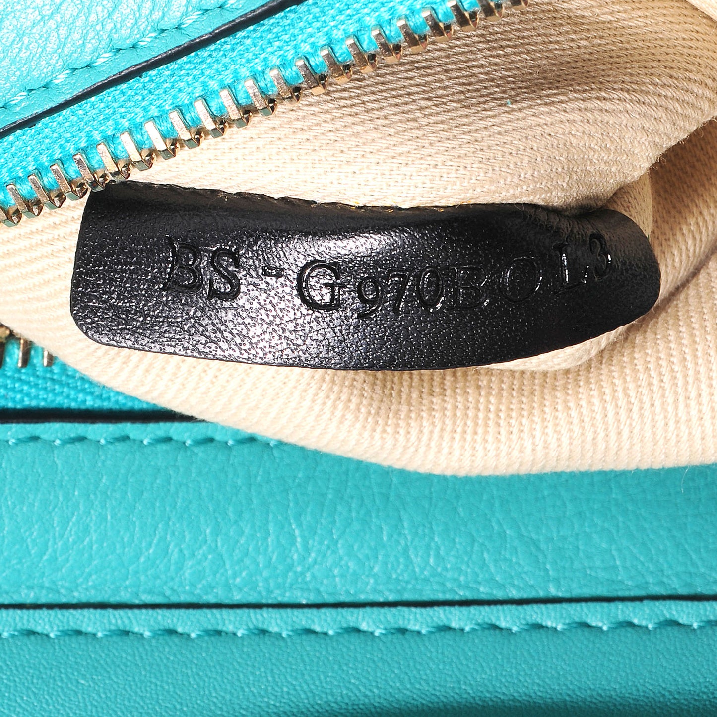 Vitello Medium Rockstud Tote Colibri