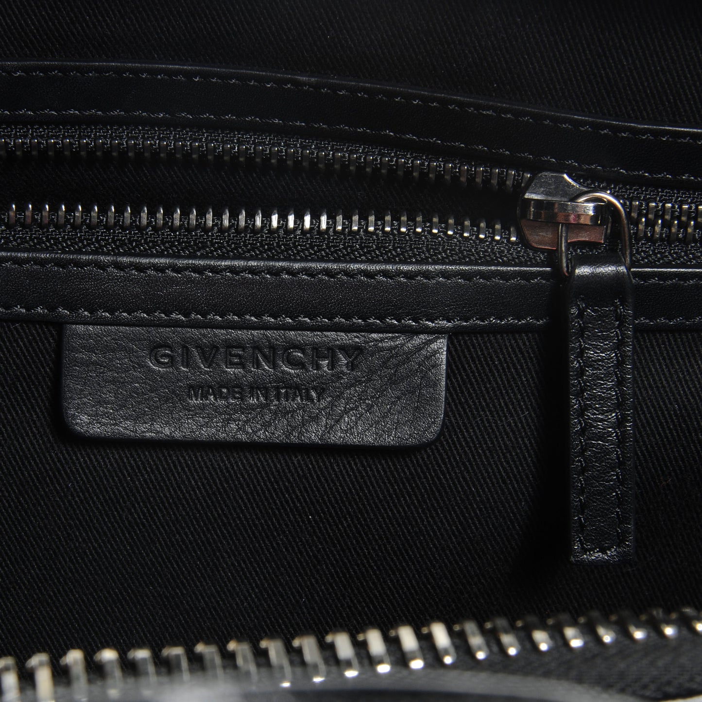 Shiny Lord Calfskin Medium Antigona Black