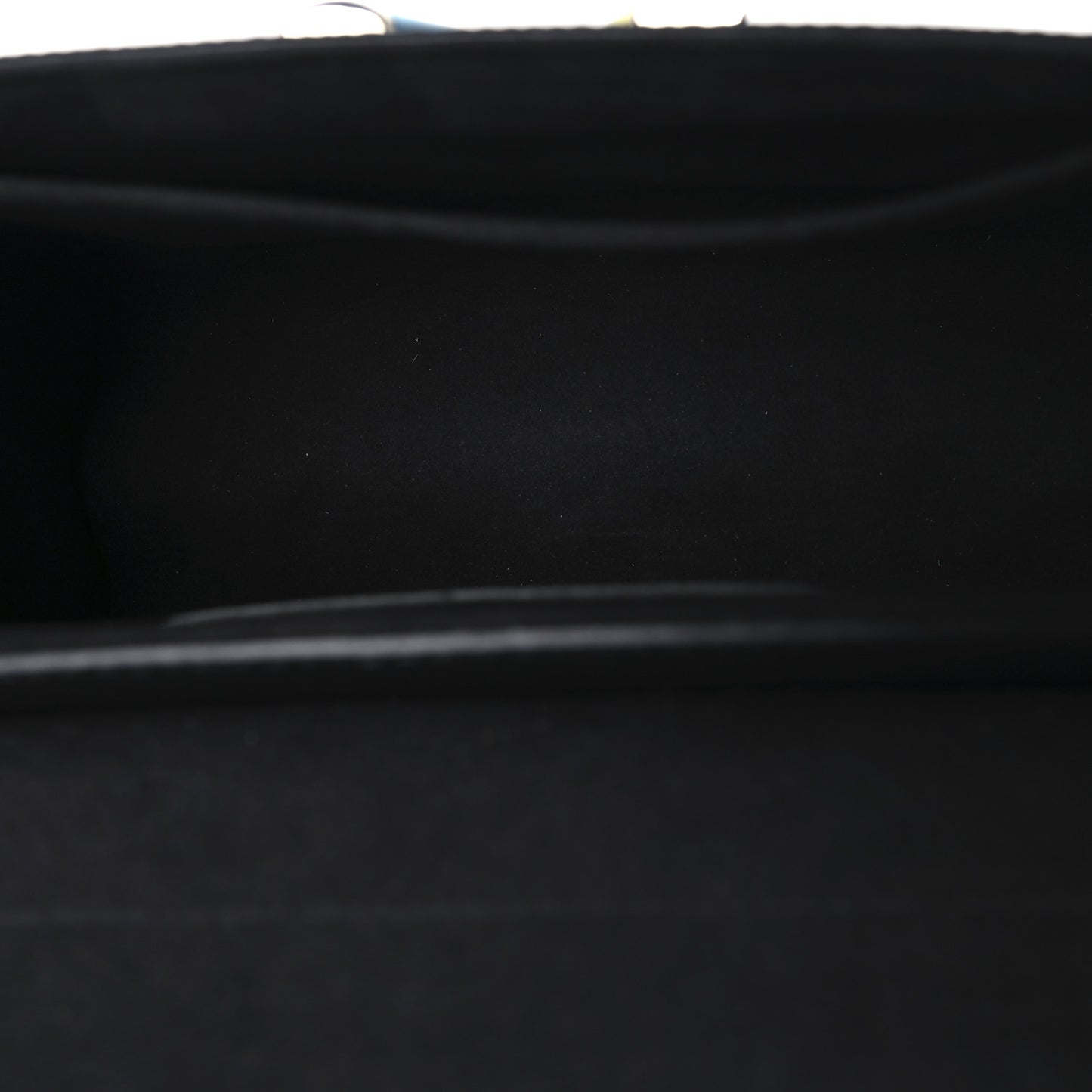 Epi Gradient Twist Shoulder Bag MM Black