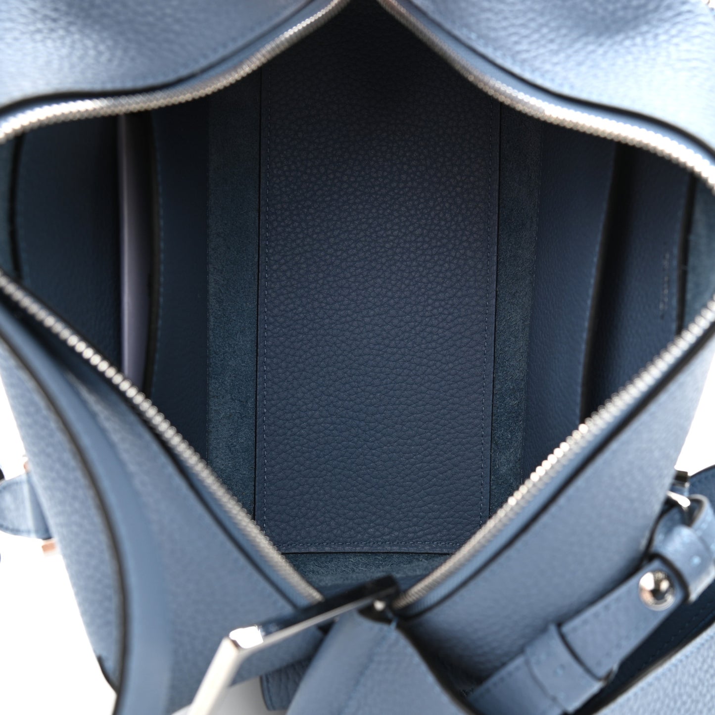 Taurillon Soft Nano Cool Box Satchel Pacific