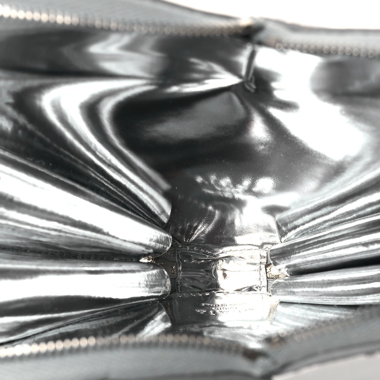 Laminated Eel Le Coeur Bag Argent