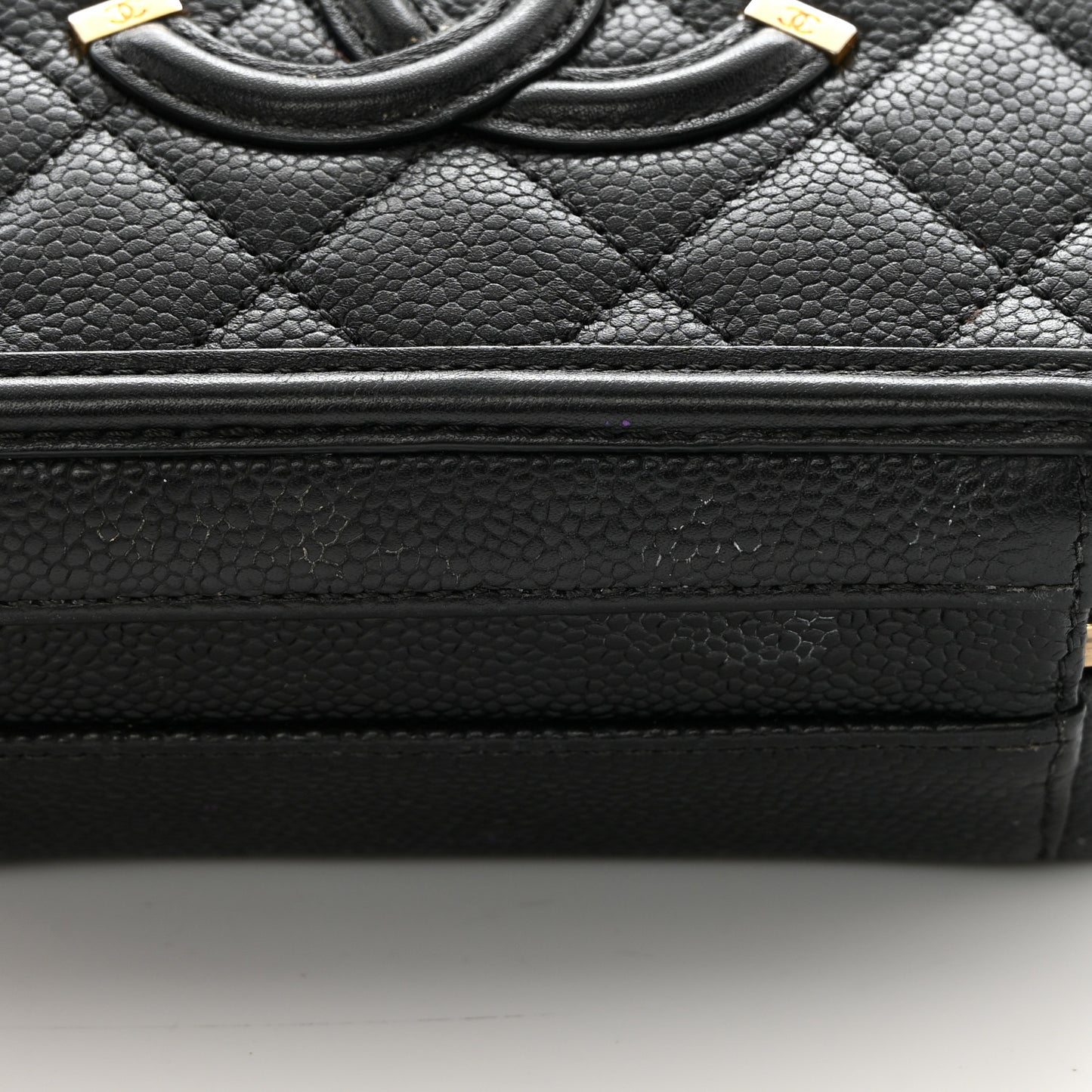 Caviar Quilted Small CC Filigree Vanity Case Black