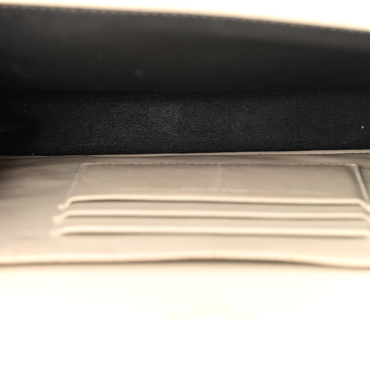 Saint Laurent Grain De Poudre Monogram Cassandra Chain Wallet Crema Soft 4 of 11
