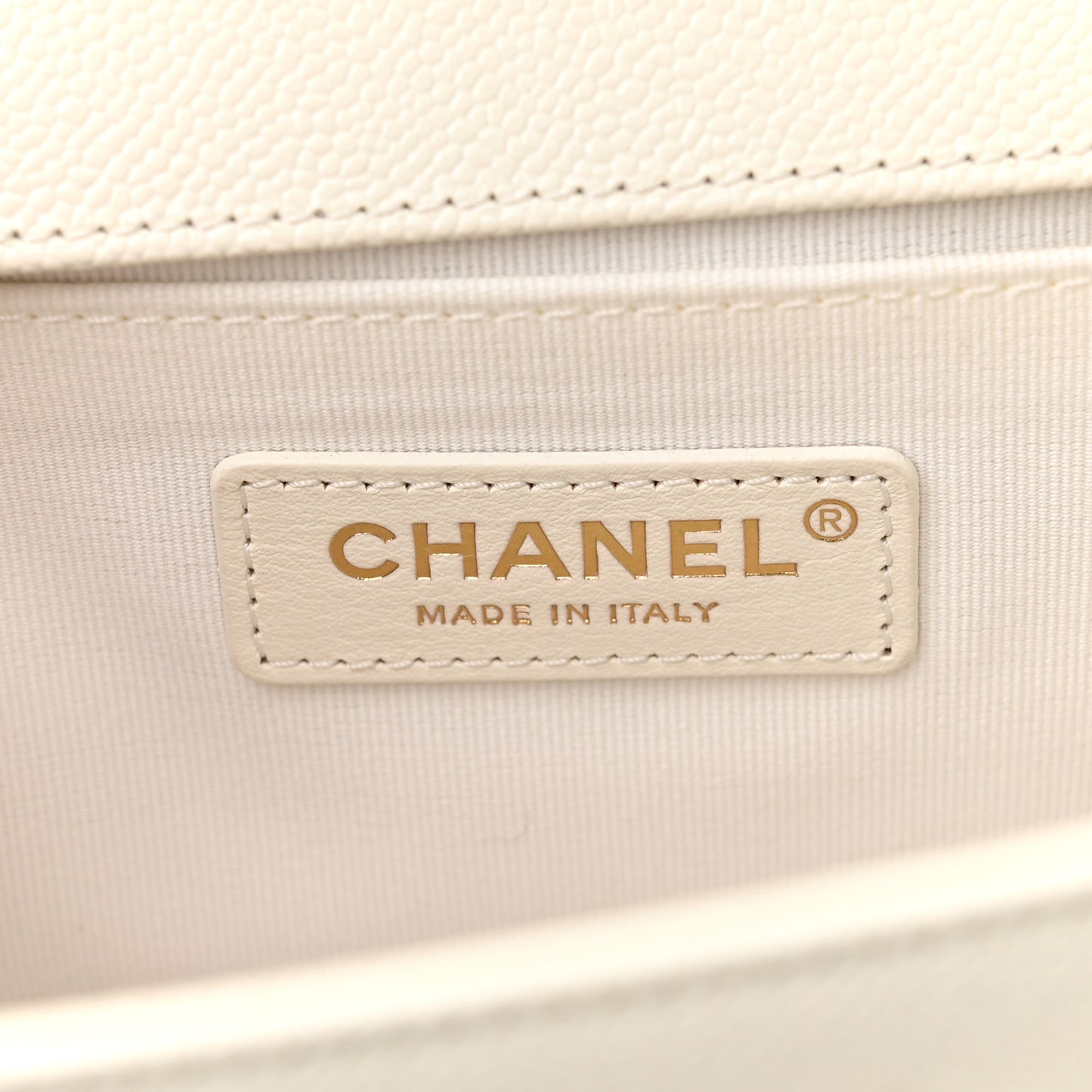 Caviar Quilted Medium Boy Flap White