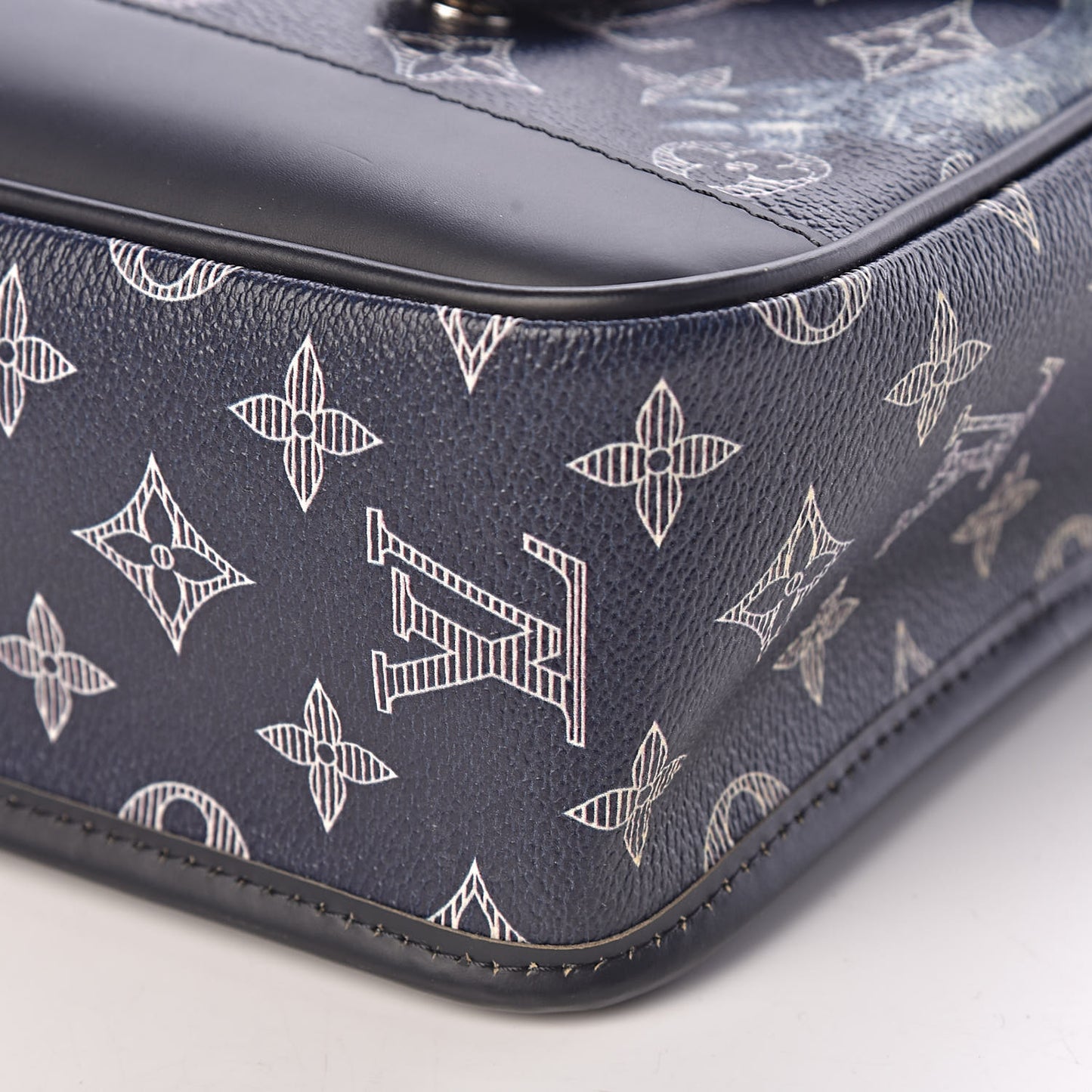 Savane Monogram Chapman Messenger PM Encre