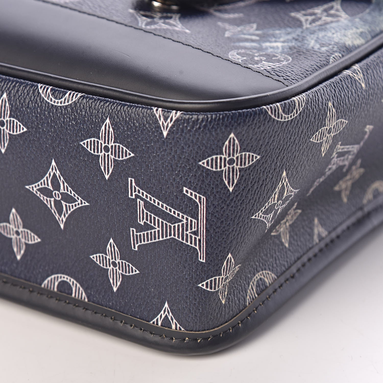 Louis Vuitton Savane Monogram Chapman Messenger PM Encre 10 of 10