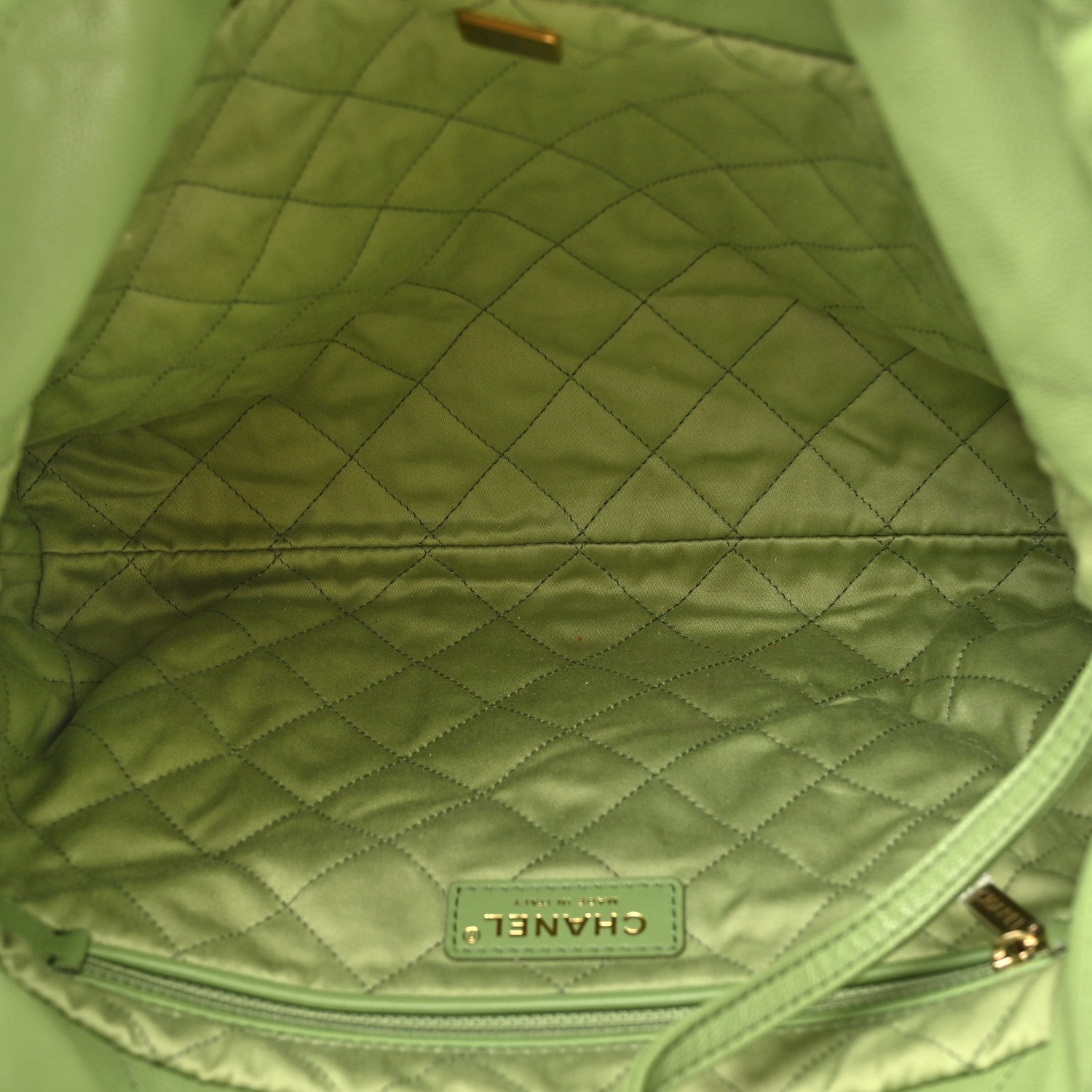 Chanel Shiny Caviar Quilted Small Chanel 22 Green 1631311
