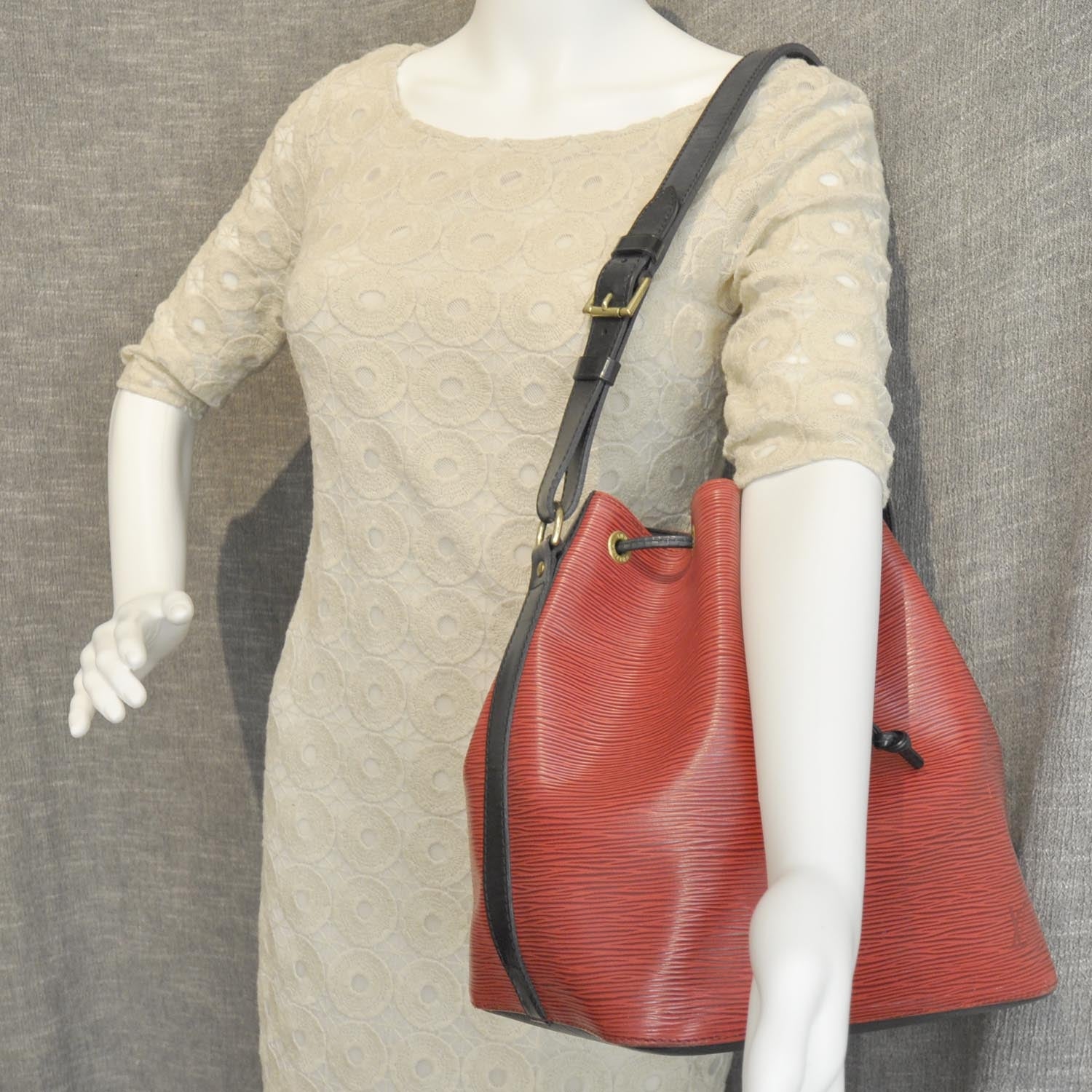 Louis Vuitton Epi Petit Noe Black Castillan 12 of 20