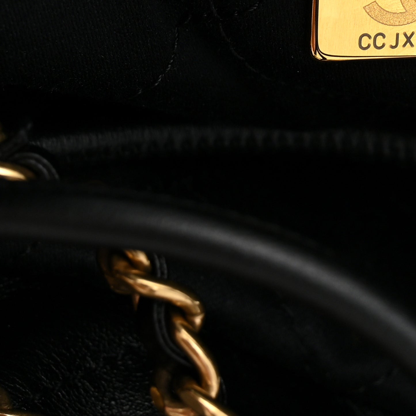 Shiny Calfskin Quilted Mini Chanel 22 Black
