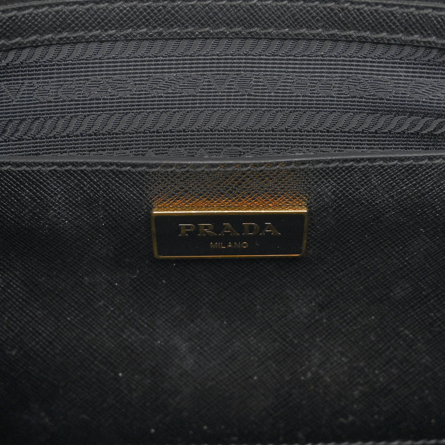 Saffiano Medium Galleria Double Zip Tote Black
