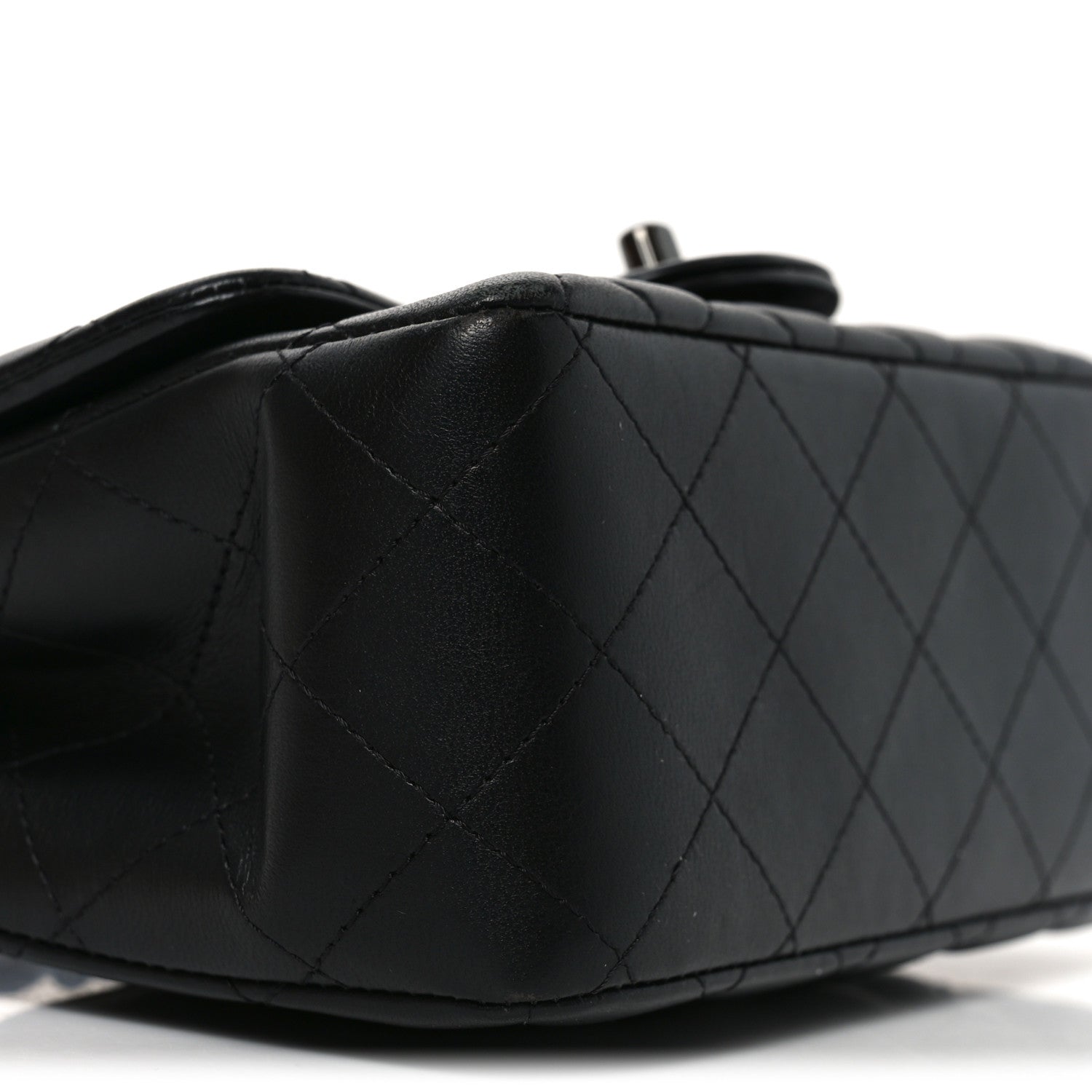 CHANEL ブラックレザー ポーチ【難あり】 CHANEL ブラックレザー