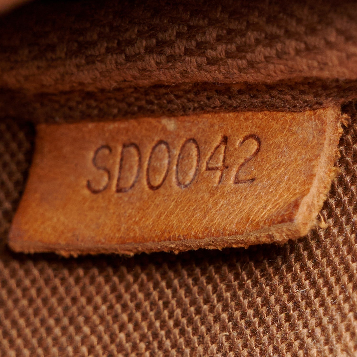 Louis Vuitton Monogram Petit Bucket 23 12 of 18