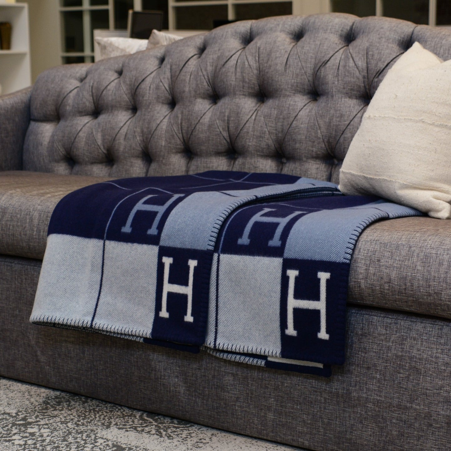 Wool Cashmere Signature Avalon Blanket Caban Ecru