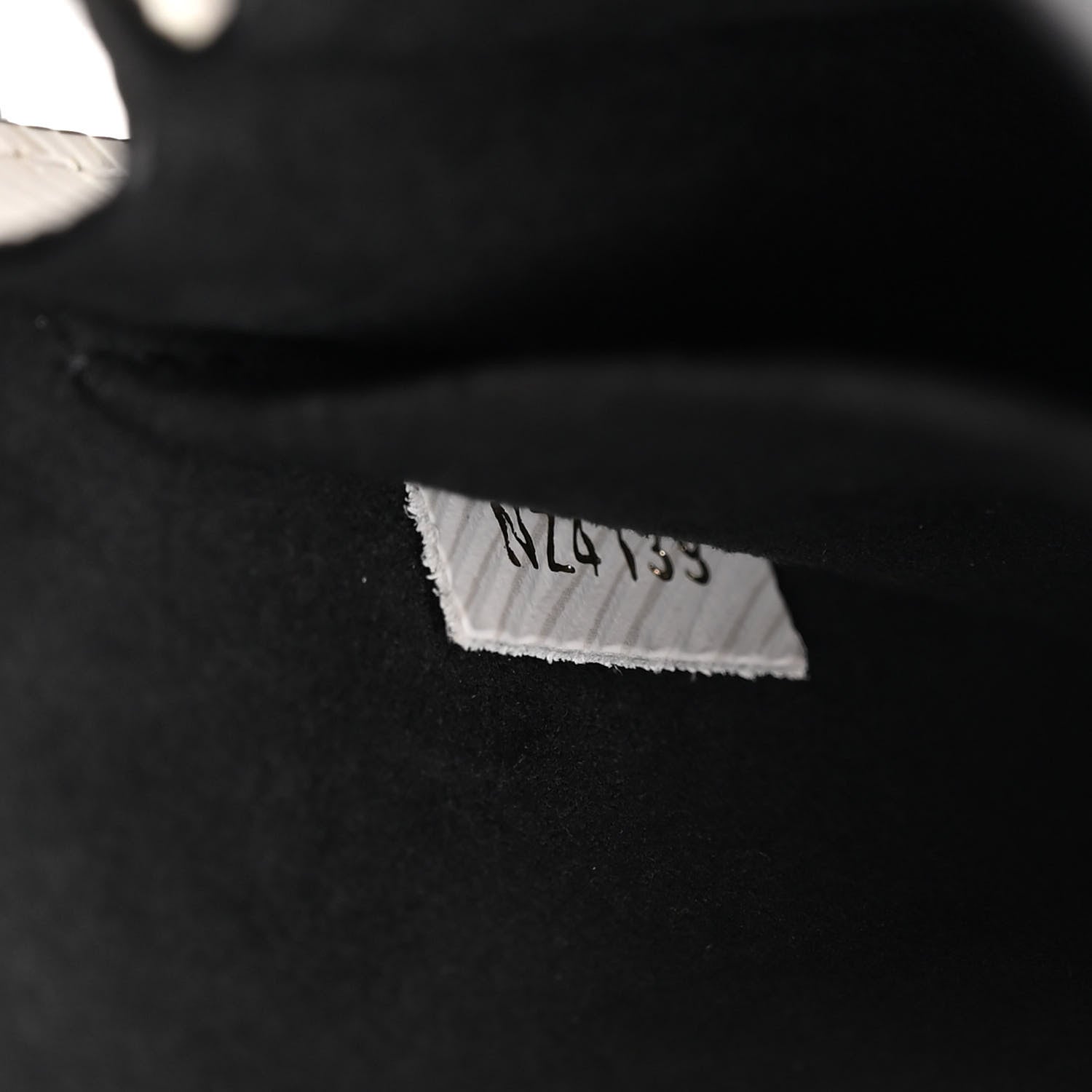 Louis Vuitton Vernis Epi Monogram Spring Street Black 7 of 10