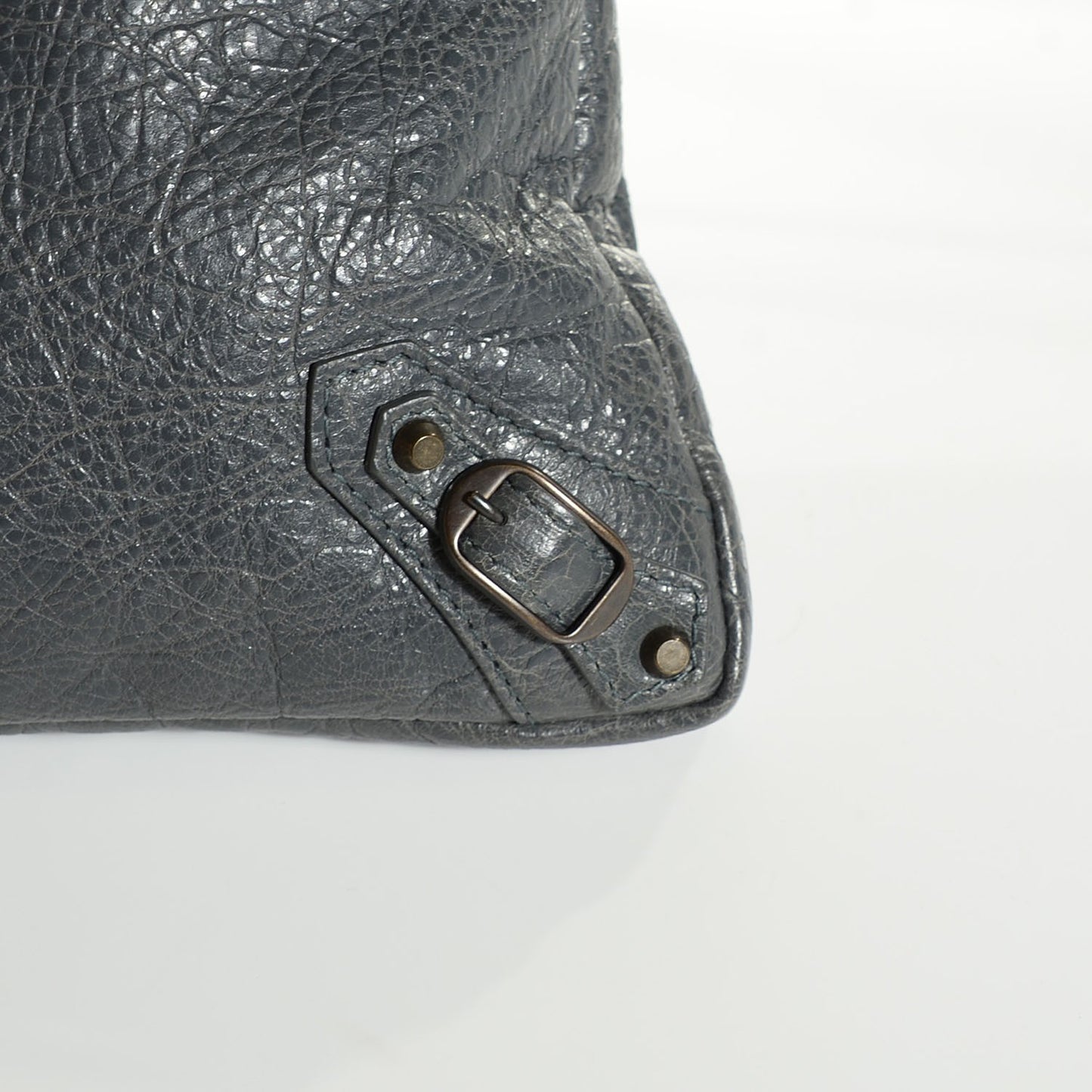 Agneau Classic Hardware Flat Crossbody Gris Tarmac