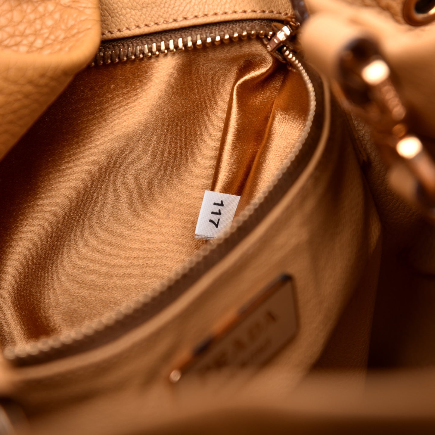 Daino Borchie Grommet Bucket Bag Miele