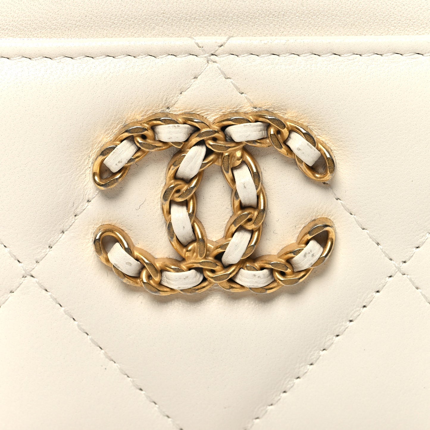 Lambskin Quilted Chanel 19 Card Holder White