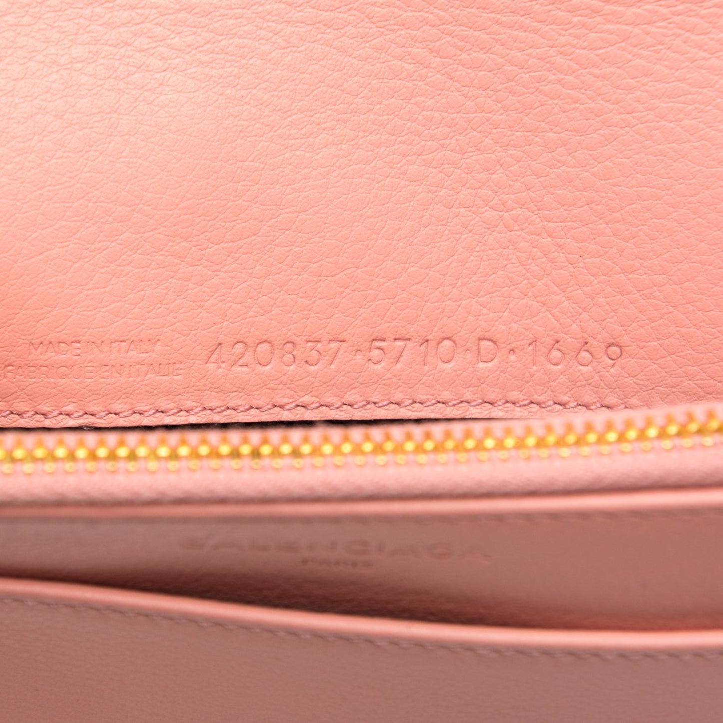Veau Amp Plate Gold Chain Wallet Rose