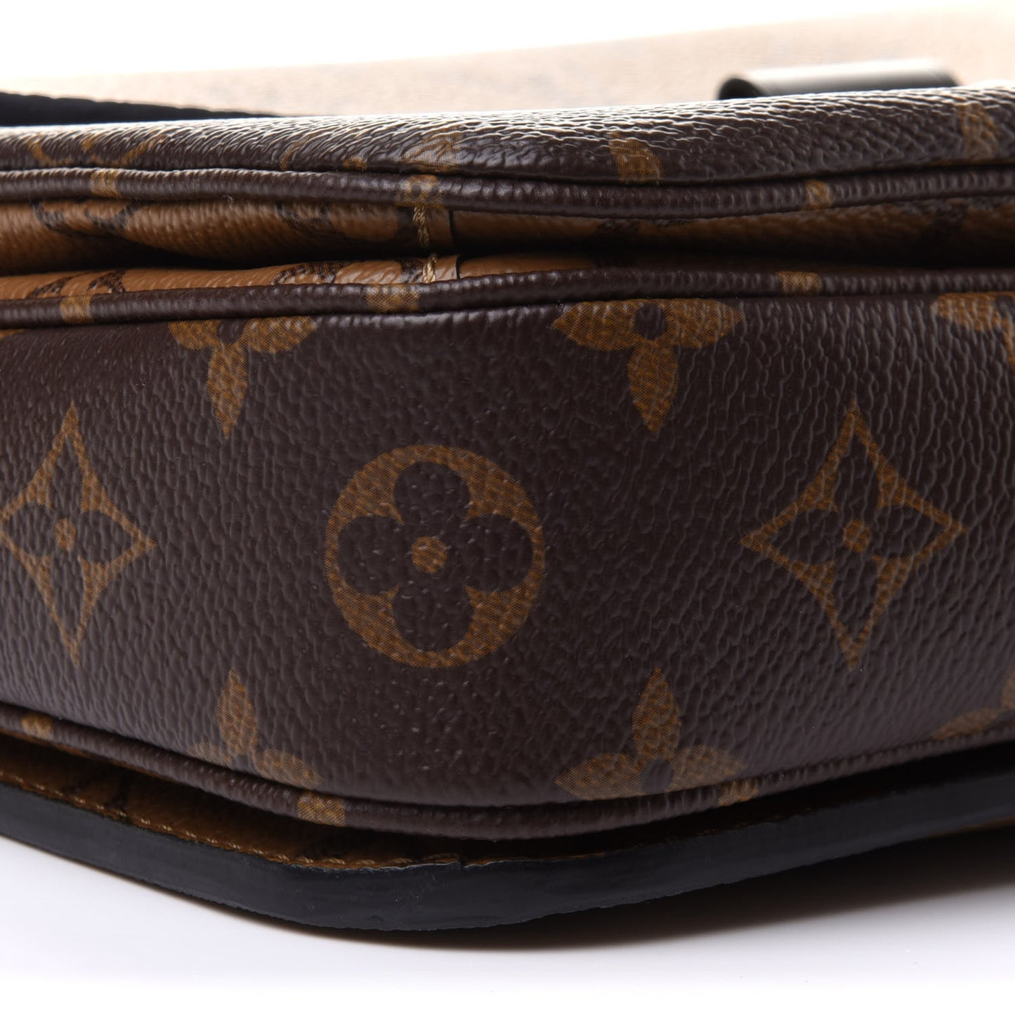 Reverse Monogram Pochette Metis
